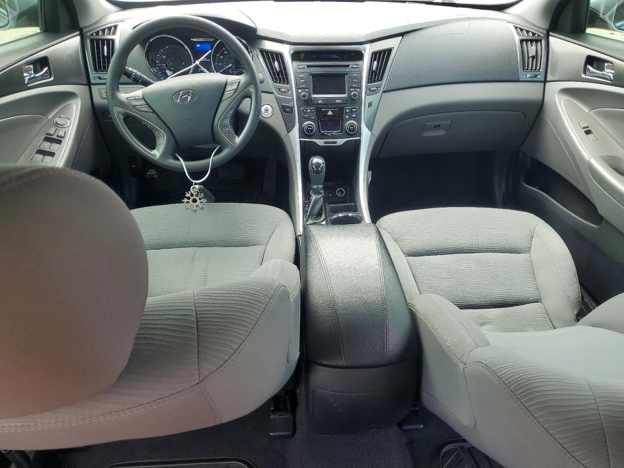2015 Hyundai Sonata Hybrid Base Silver vin: KMHEC4A40FA130459
