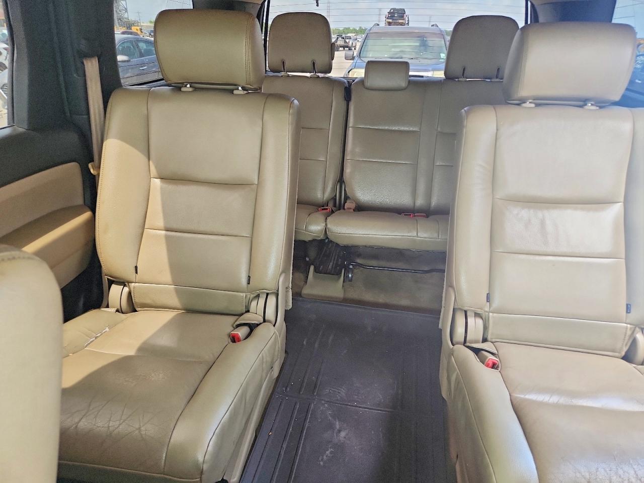 2011 Toyota Sequoia Sr5 Белый vin: 5TDZM5G14BS003085