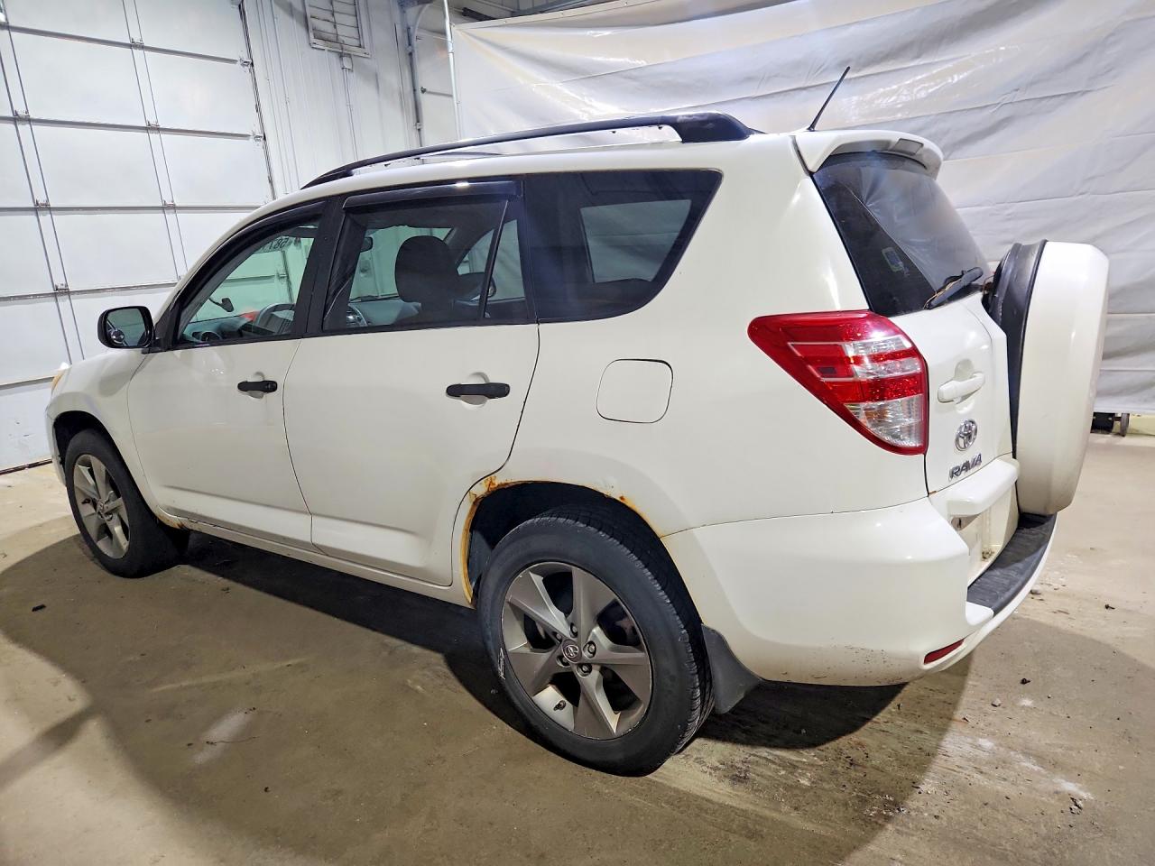 2011 Toyota Rav4 Base White vin: JTMBF4DV0BD042250