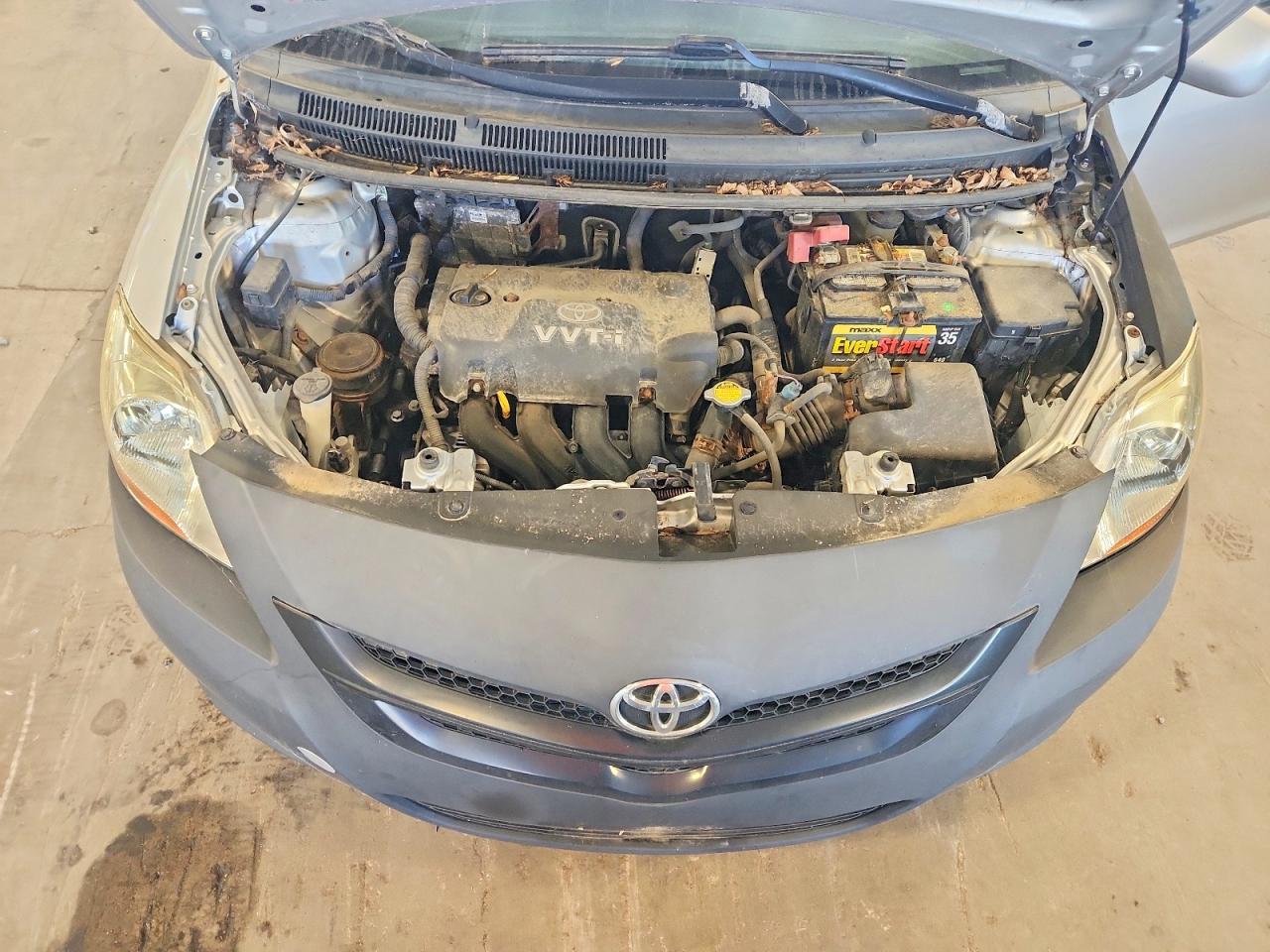2008 Toyota Yaris Base Silver vin: JTDBT923181270761