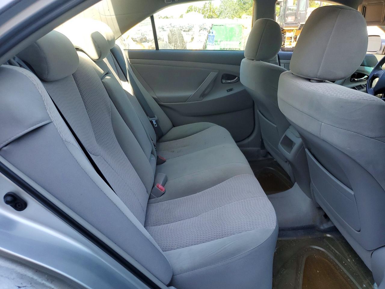 2011 Toyota Camry Le Silver vin: 4T1BF3EK7BU133624