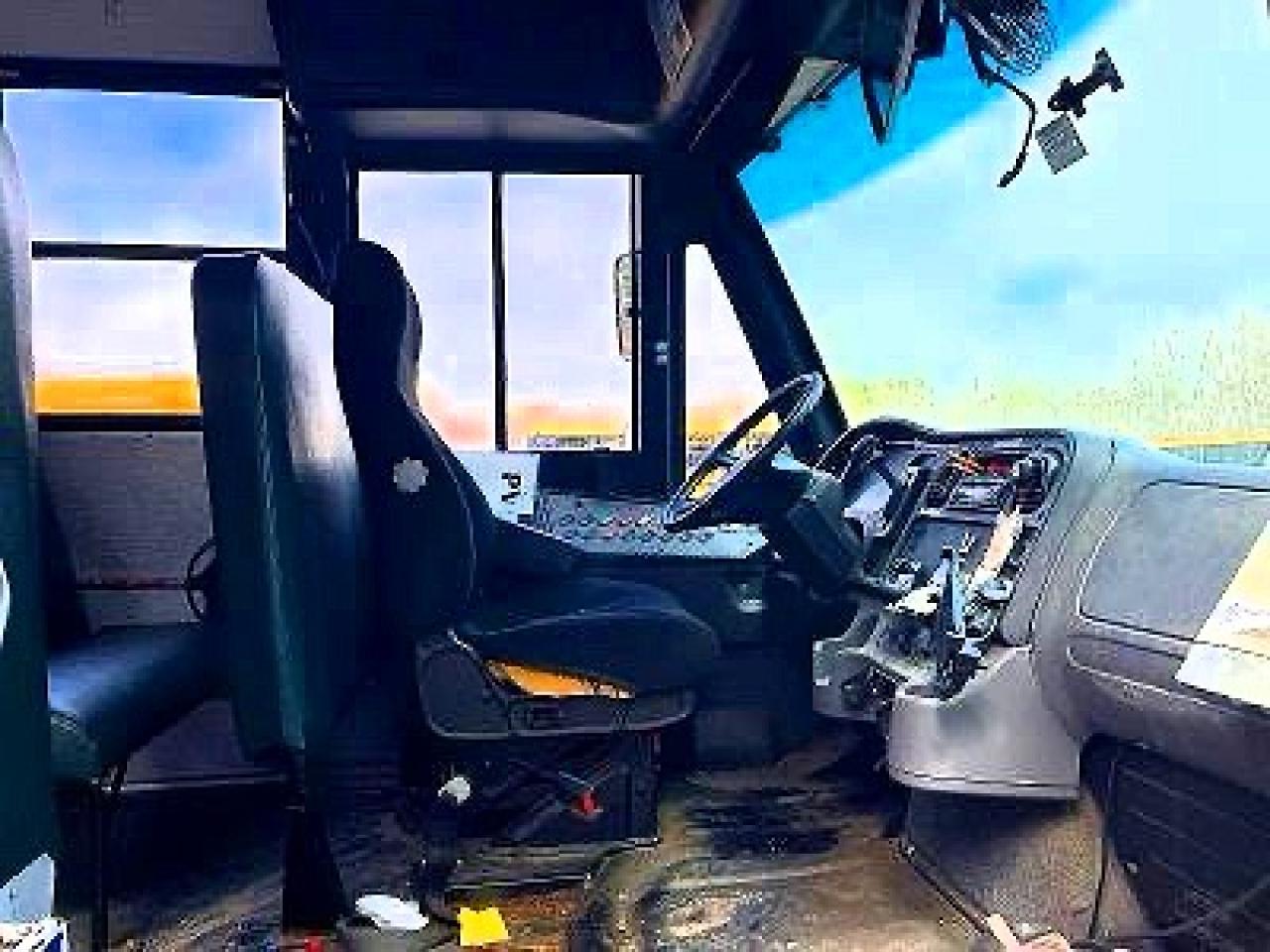 2015 Freightliner Chassis B2b Yellow vin: 4uzabrdu7fcgj8499