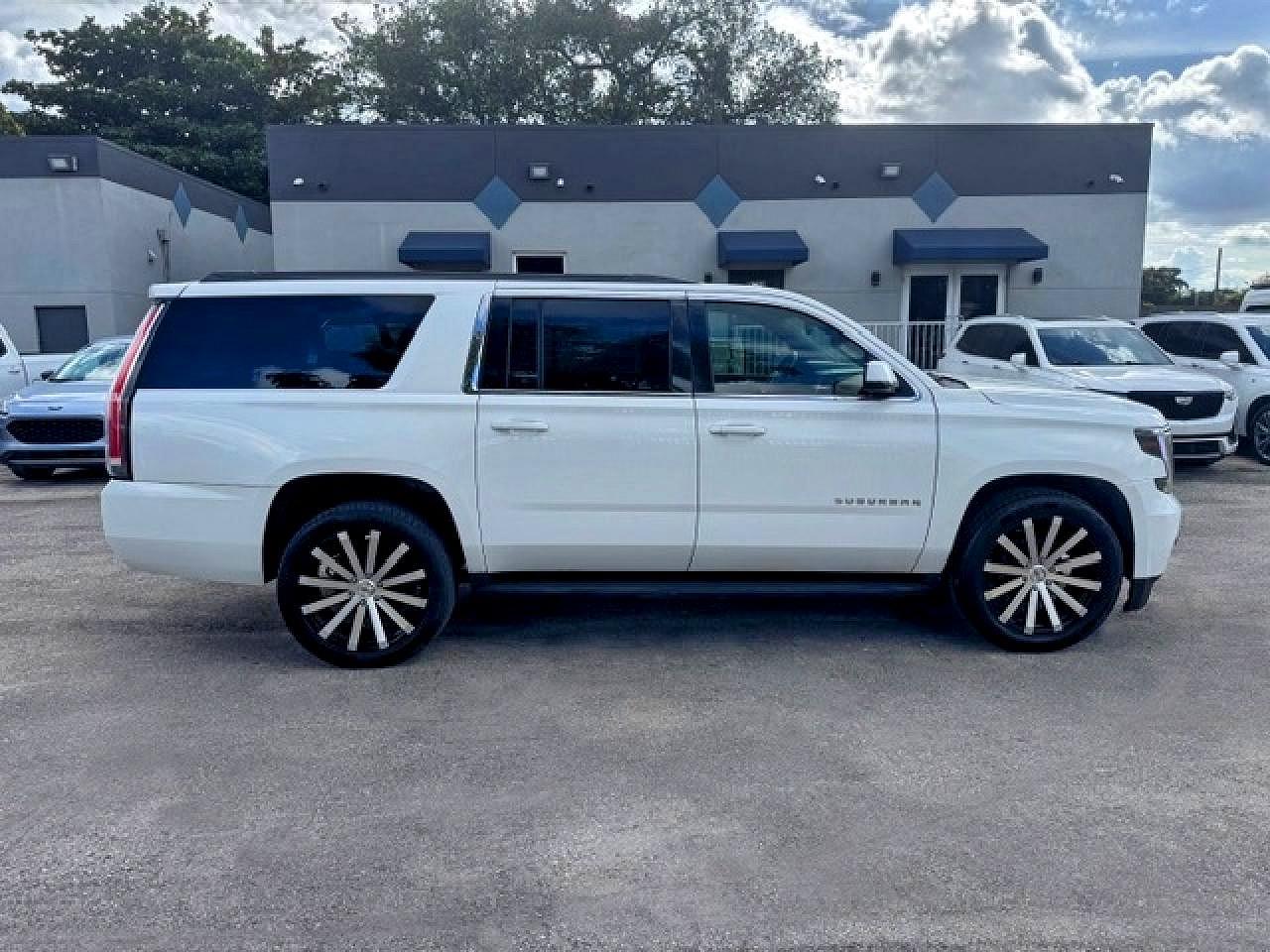 2015 Chevrolet Suburban C1500 Lt White vin: 1GNSCJKC8FR505342