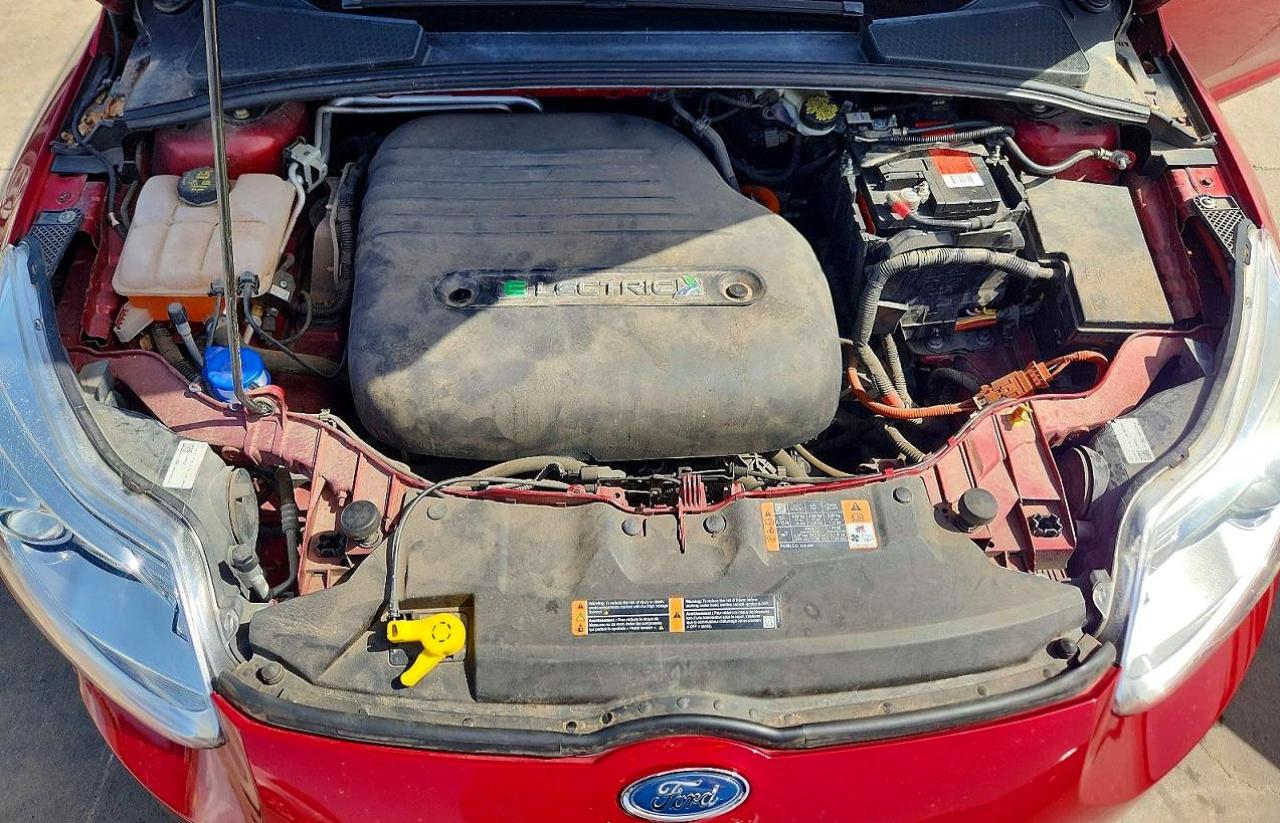 2015 Ford Focus Bev Красный vin: 1FADP3R46FL328489