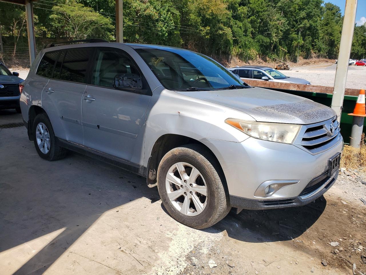 2013 Toyota Highlander Base Silver vin: 5TDBK3EH1DS277116