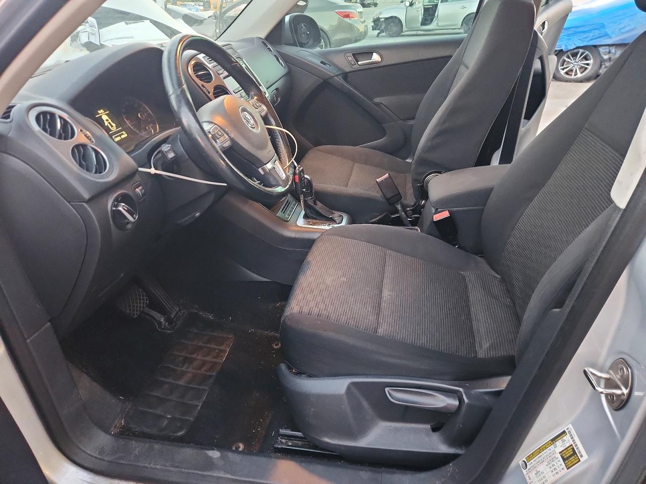 2013 Volkswagen Tiguan S Silver vin: WVGAV3AX9DW624705