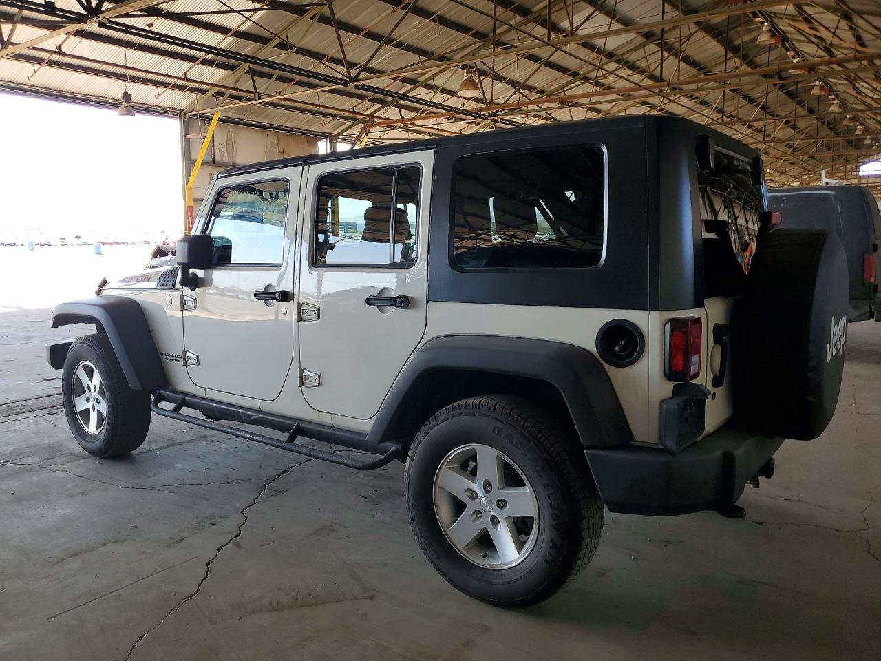 2010 Jeep Wrangler Unlimited Rubicon White vin: 1J4BA6H13AL101856
