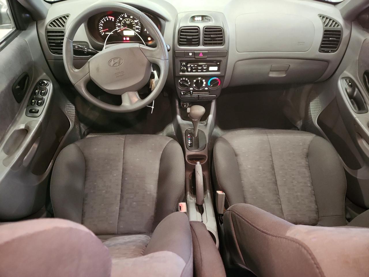 2005 Hyundai Accent Gl Серебряный vin: KMHCG45C65U600505