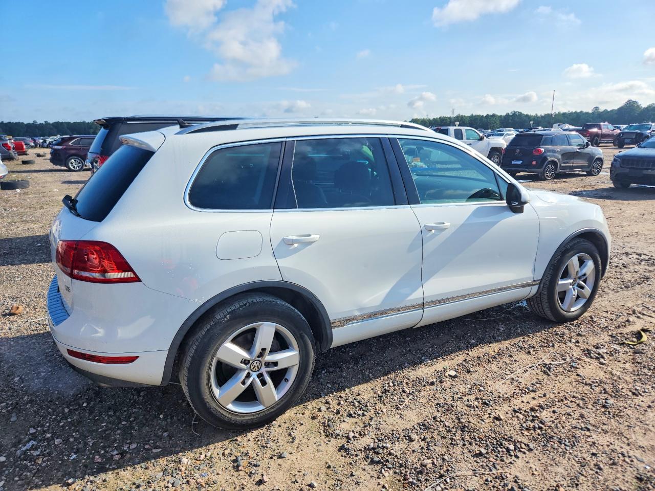 2012 Volkswagen Touareg V6 White vin: WVGEF9BP2CD008936
