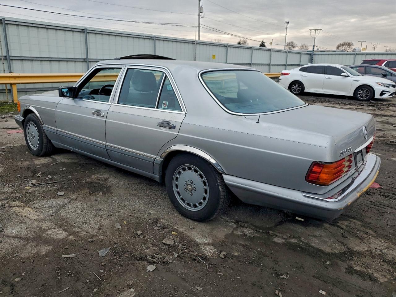 1990 Mercedes-benz 300 Se Silver vin: WDBCA24E7LA535514