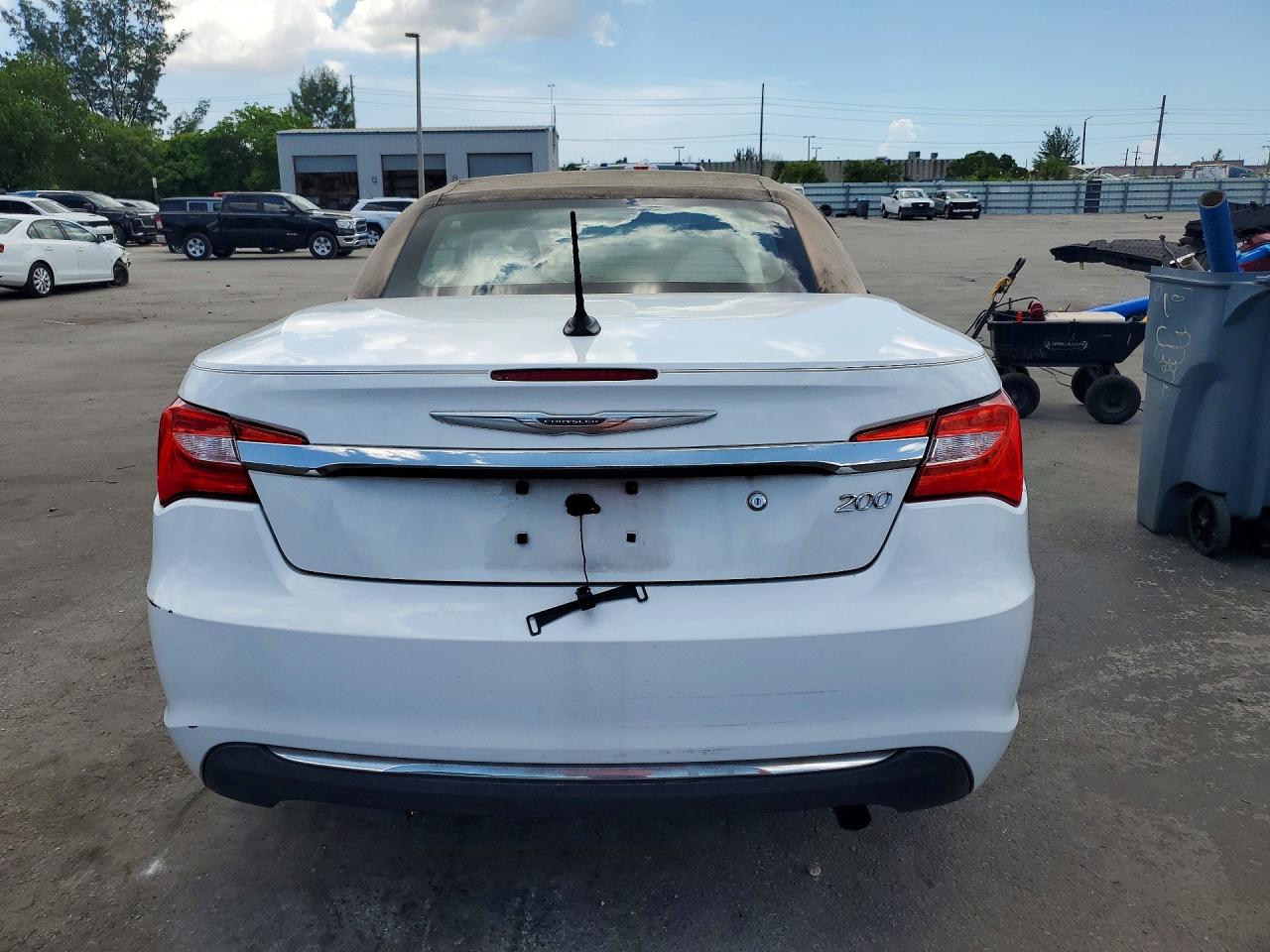 2012 Chrysler 200 Touring White vin: 1C3BCBEB8CN254122