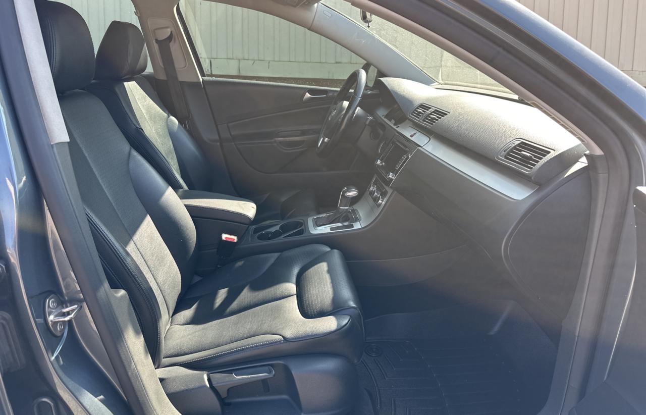2010 Volkswagen Passat 2.0t Серый vin: WVWAK9AN5AP043822