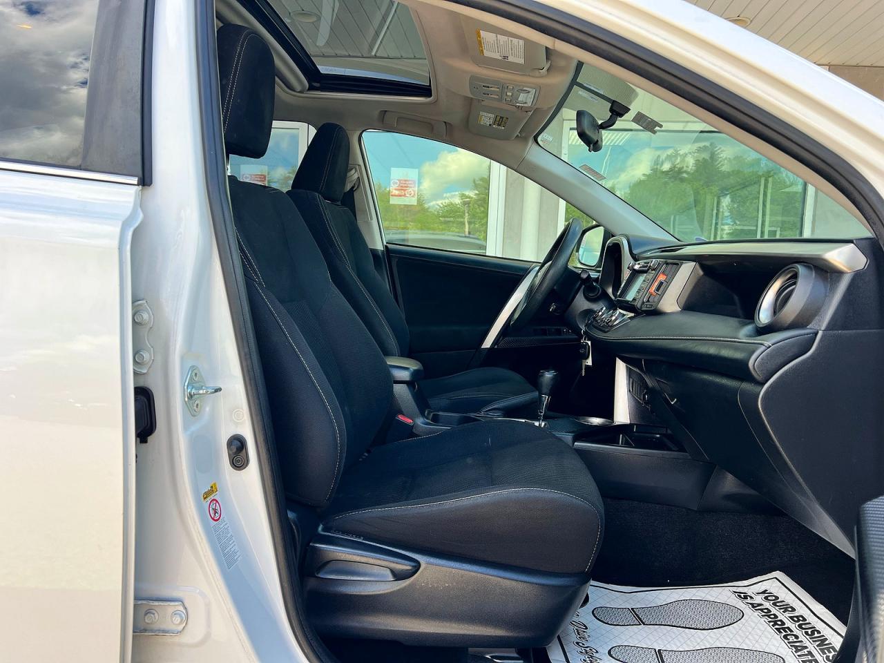 2015 Toyota Rav4 Xle White vin: JTMRFREVXFD138077