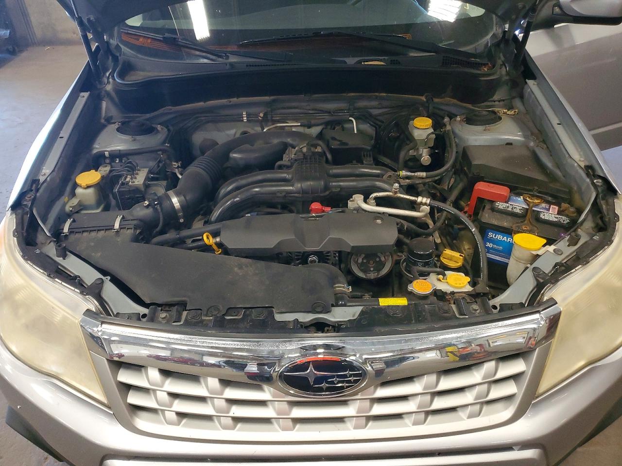 2013 Subaru Forester 2.5x Premium Серебряный vin: JF2SHADC6DH416204