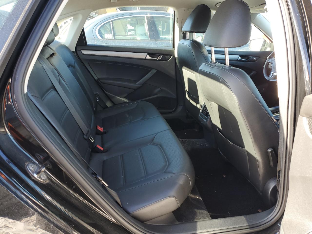 2014 Volkswagen Passat Se Black vin: 1VWBT7A32EC100167