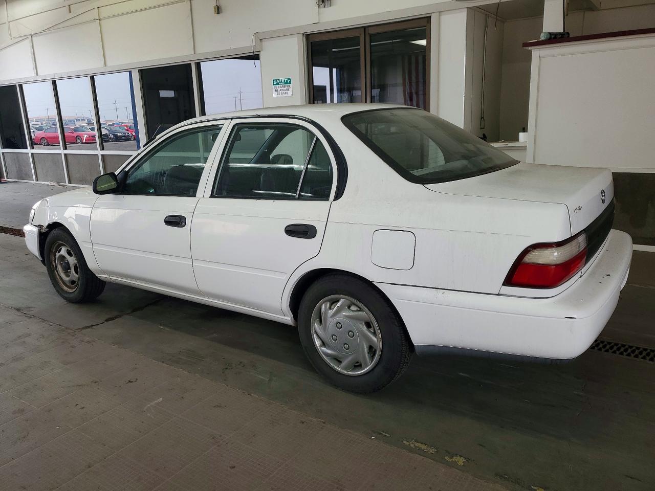 1996 Toyota Corolla Base White vin: 2T1BA02E5TC112172