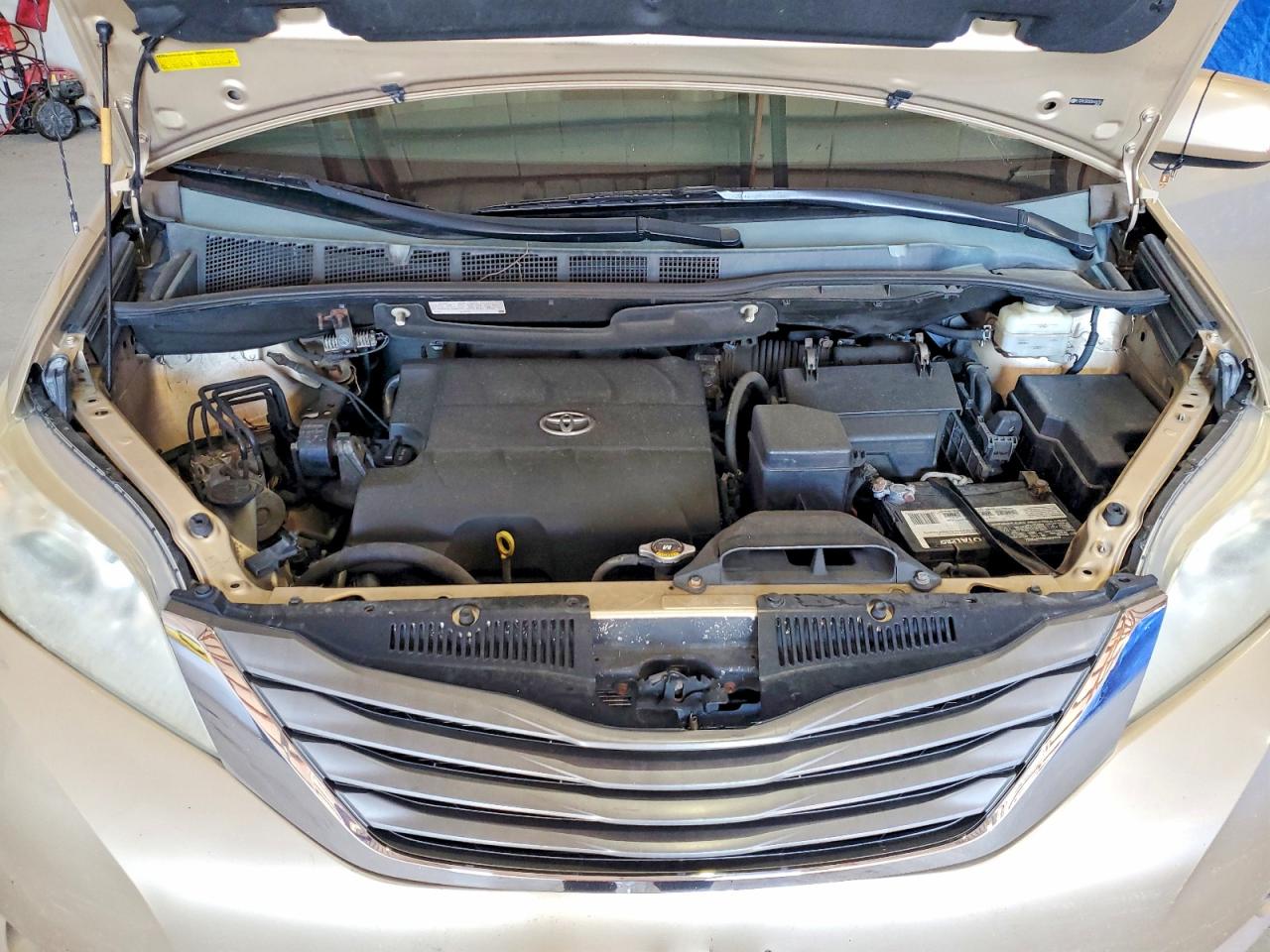 2013 Toyota Sienna Xle 8-passenger Gold vin: 5TDYK3DC6DS404703