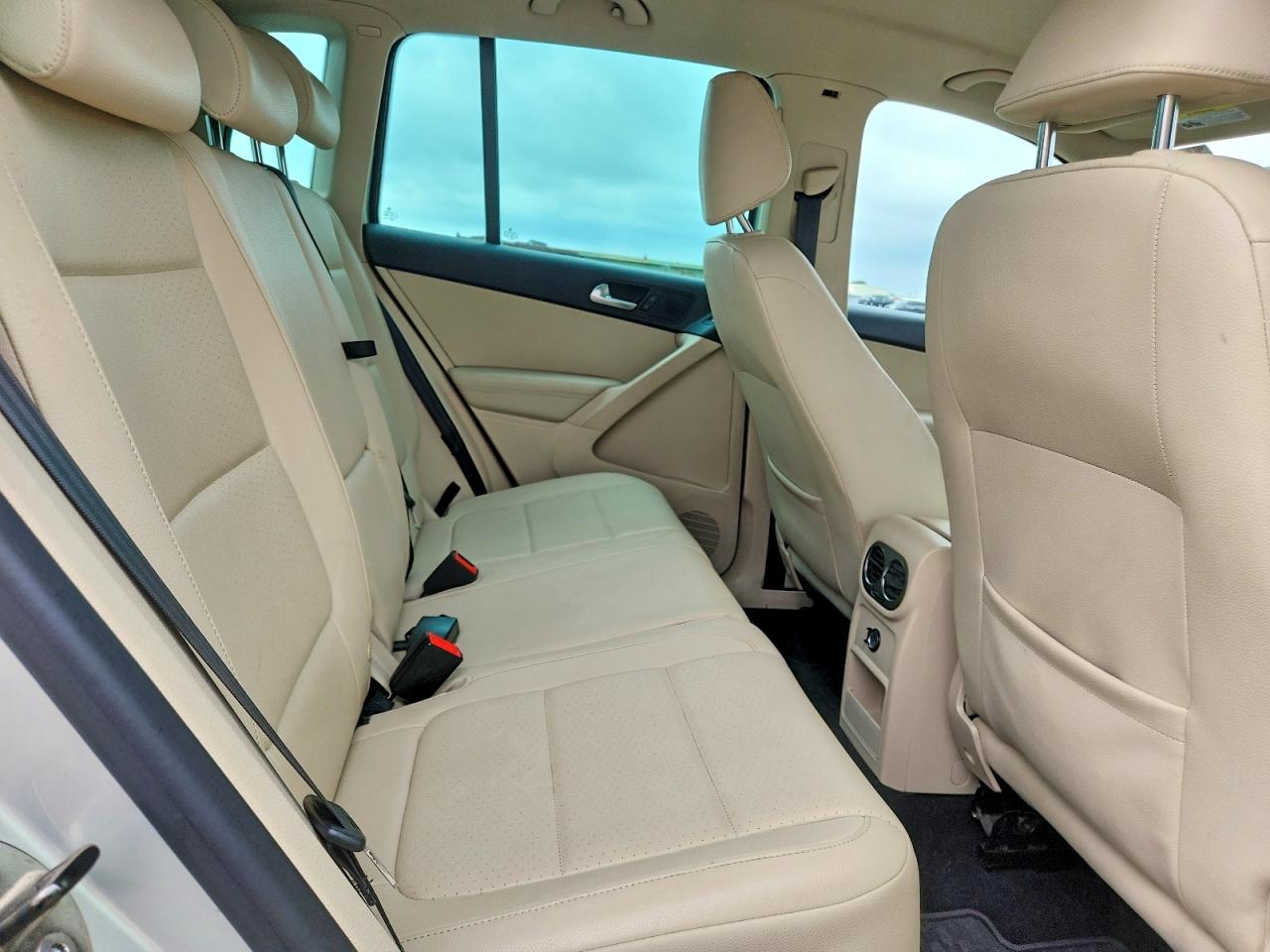 2011 Volkswagen Tiguan S Silver vin: WVGBV7AX6BW531617