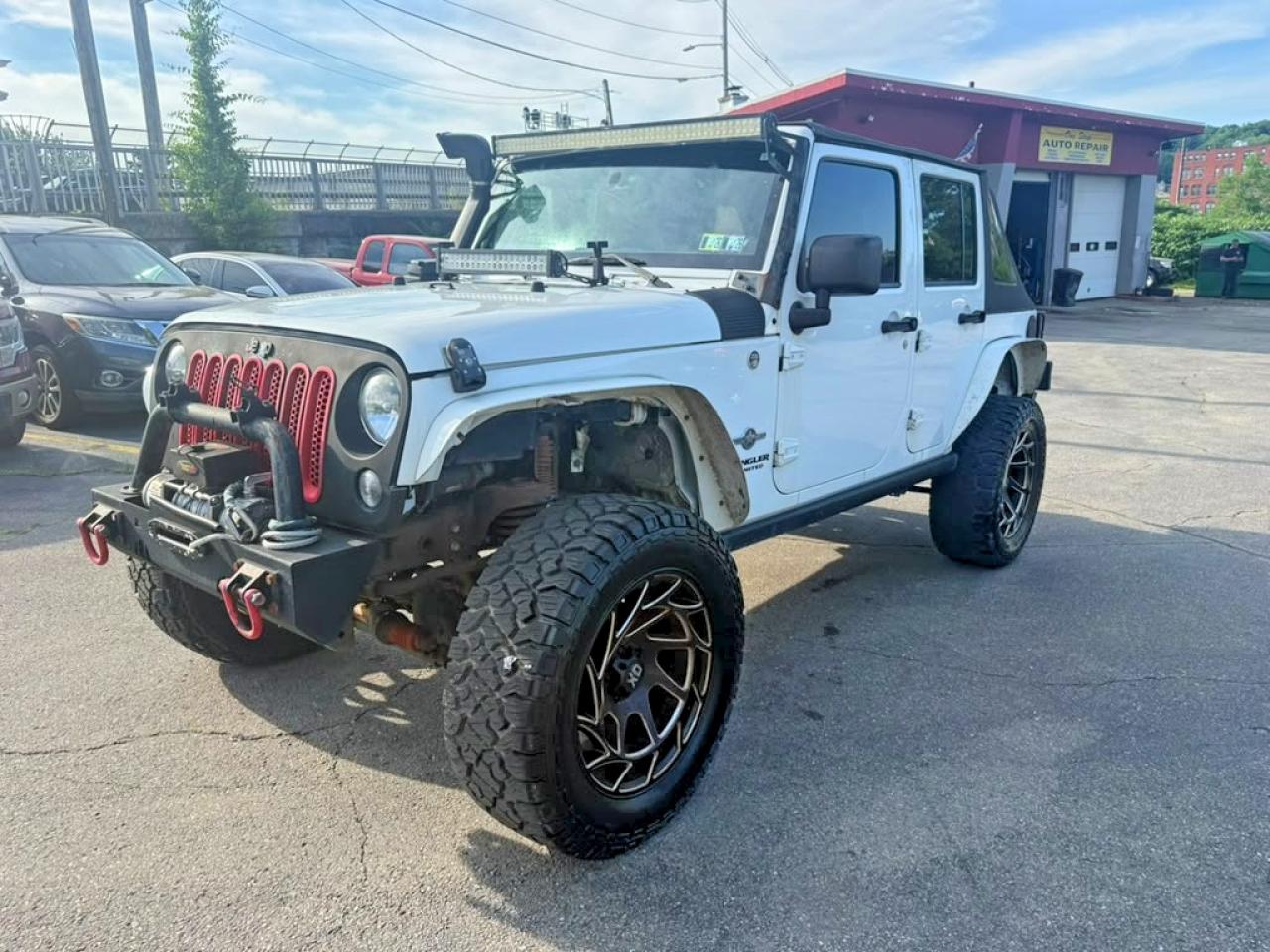 2014 Jeep Wrangler Unlimited Sport White vin: 1C4BJWDG7EL203909