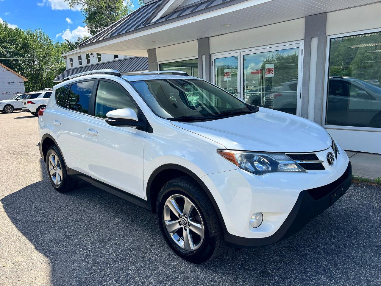 2015 Toyota Rav4 Xle White vin: JTMRFREVXFD138077