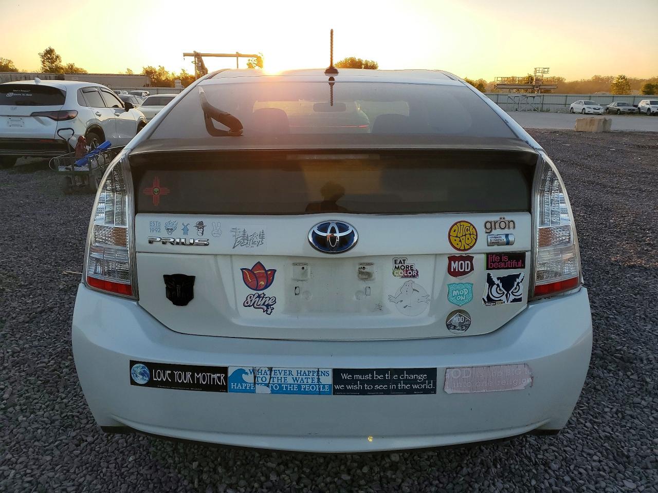 2011 Toyota Prius Two White vin: JTDKN3DU2B0279169