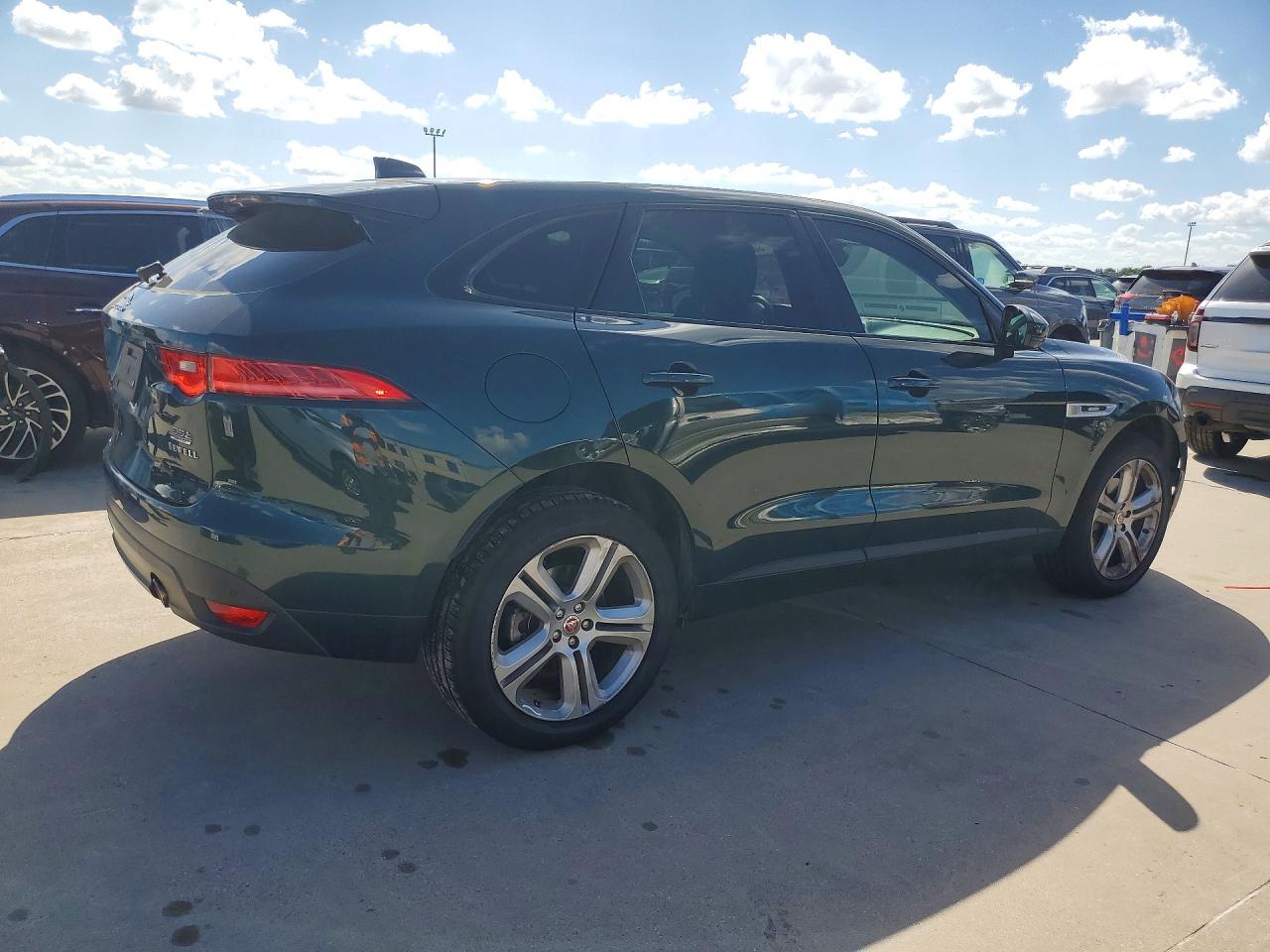 2017 Jaguar F-pace R - Sport Green vin: SADCL2BV7HA085292