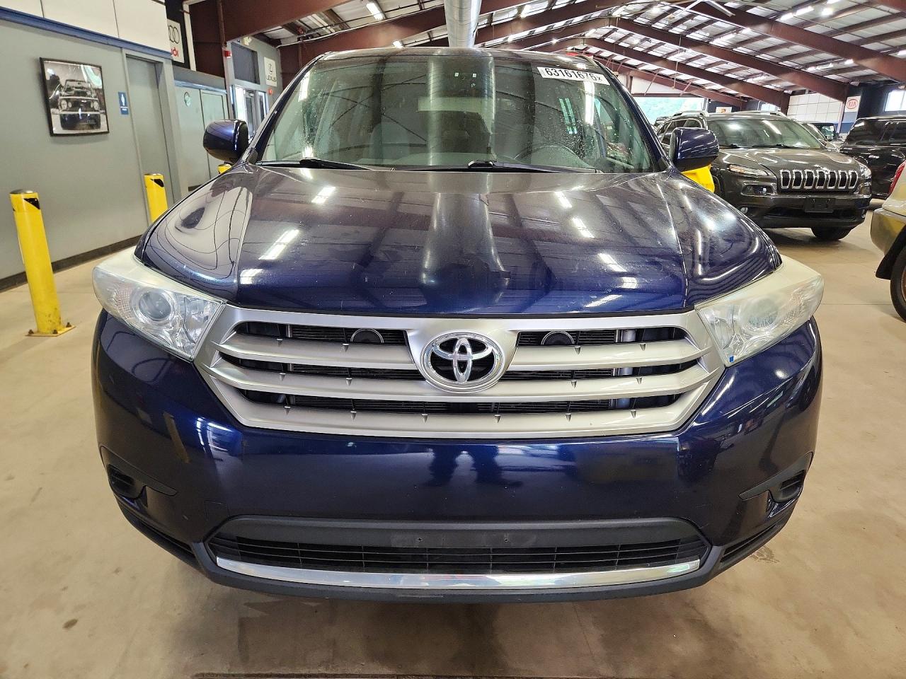 2013 Toyota Highlander Base Синий vin: 5TDBK3EH0DS215027