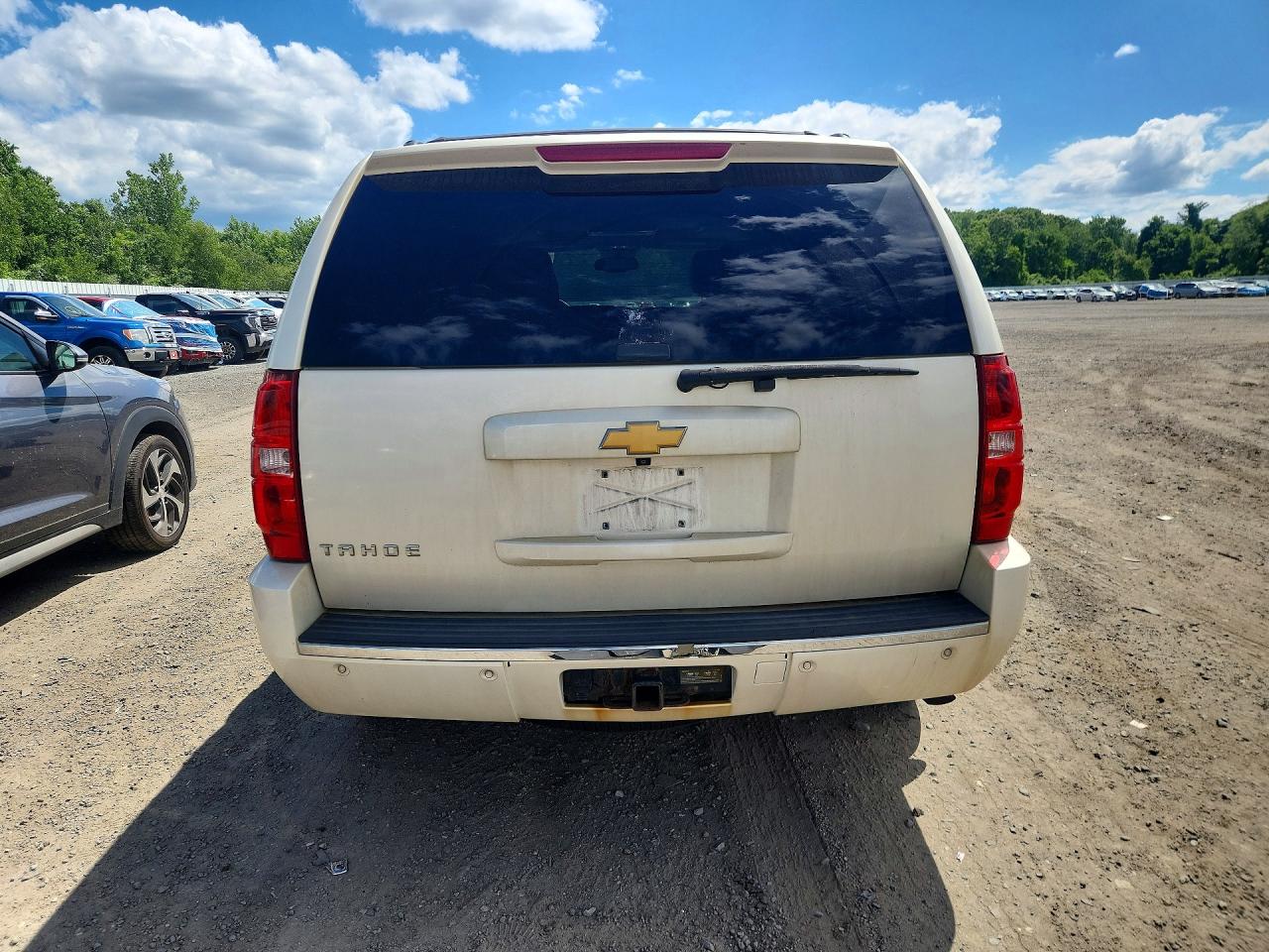 2013 Chevrolet Tahoe K1500 Ltz White vin: 1GNSKCE08DR225031