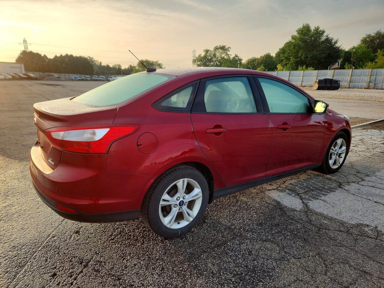 2014 Ford Focus Se Красный vin: 1FADP3F29EL439460