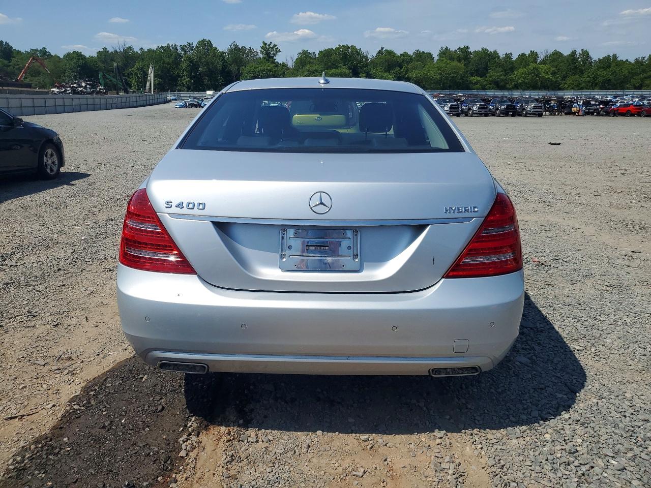 2011 Mercedes-benz S 400 Silver vin: WDDNG9FB5BA380521