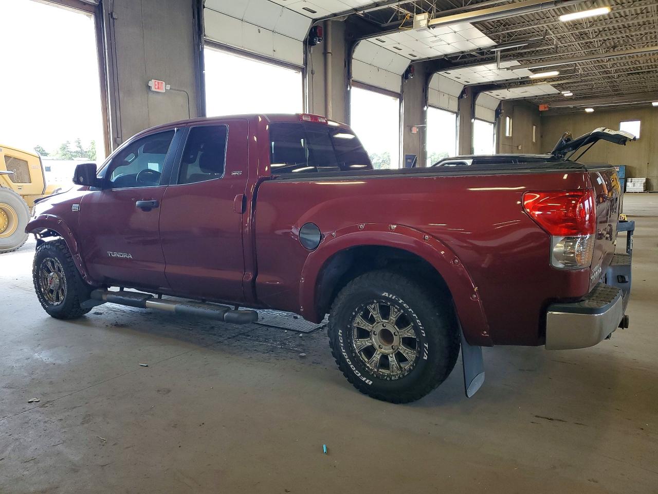 2007 Toyota Tundra Sr5 Burgundy vin: 5TFBT54157X006099