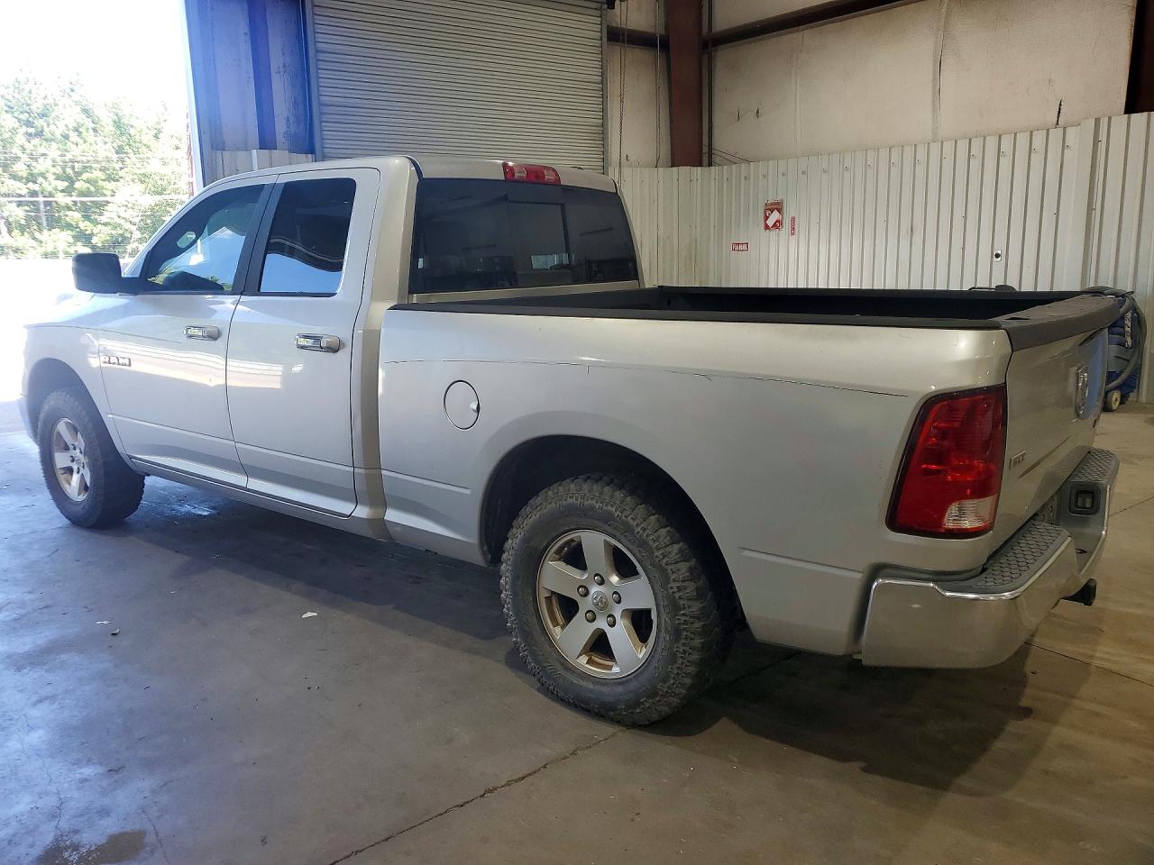 2009 Dodge Ram 1500 Серебряный vin: 1D3HB18PX9S801709