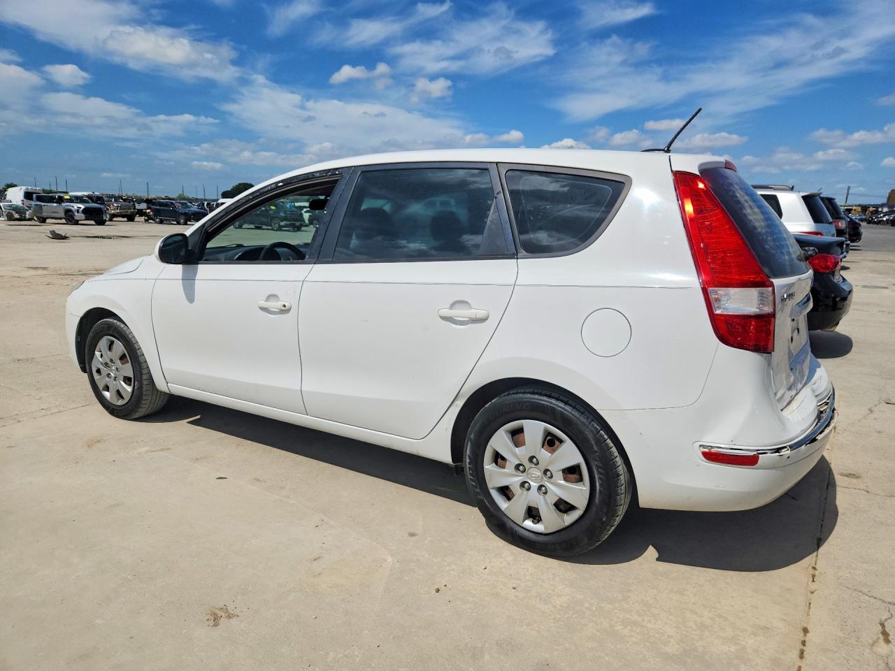 2011 Hyundai Elantra Touring Gls White vin: KMHDB8AE1BU111362