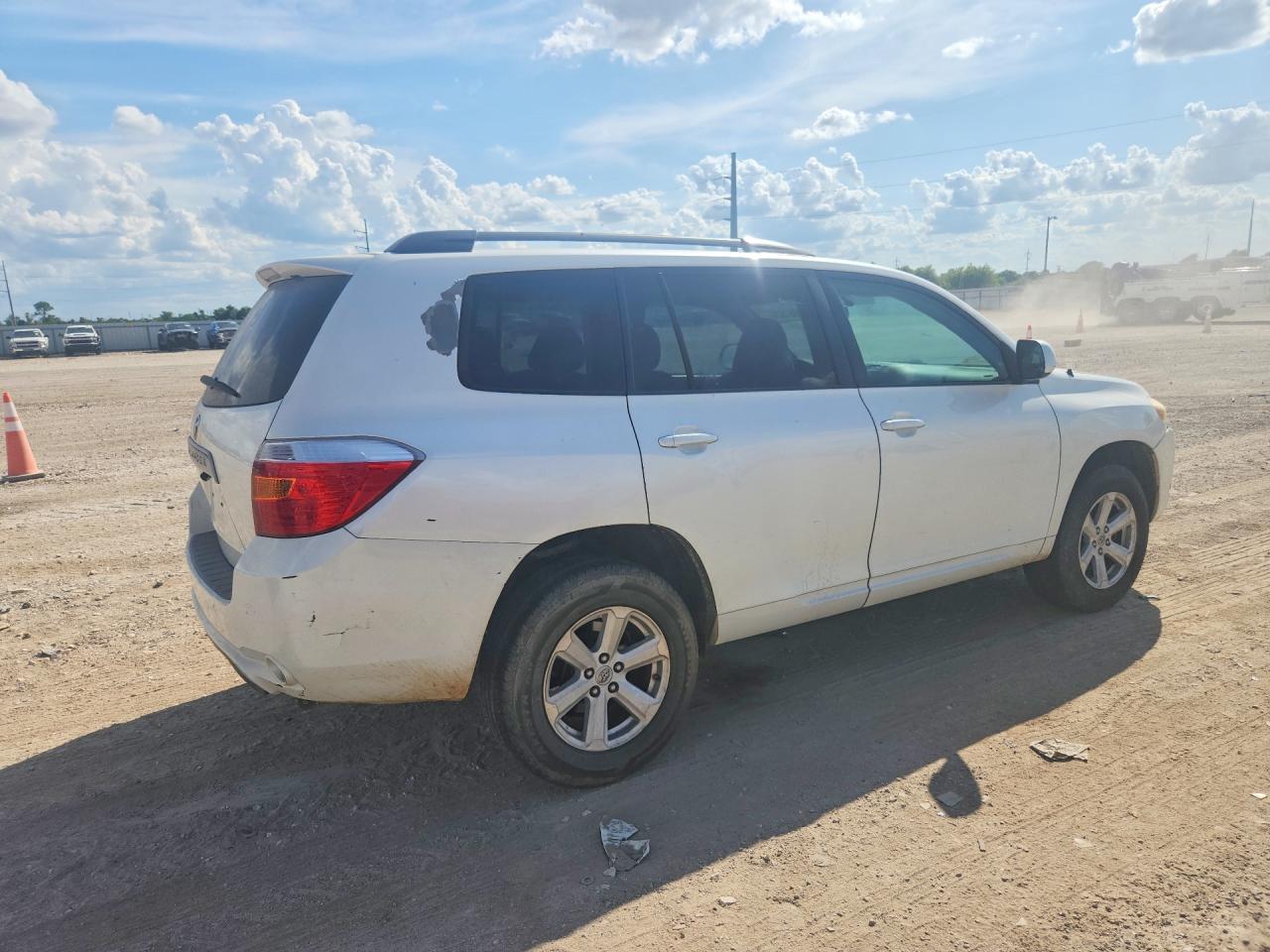 2010 Toyota Highlander Base Белый vin: 5TDZK3EH3AS022574