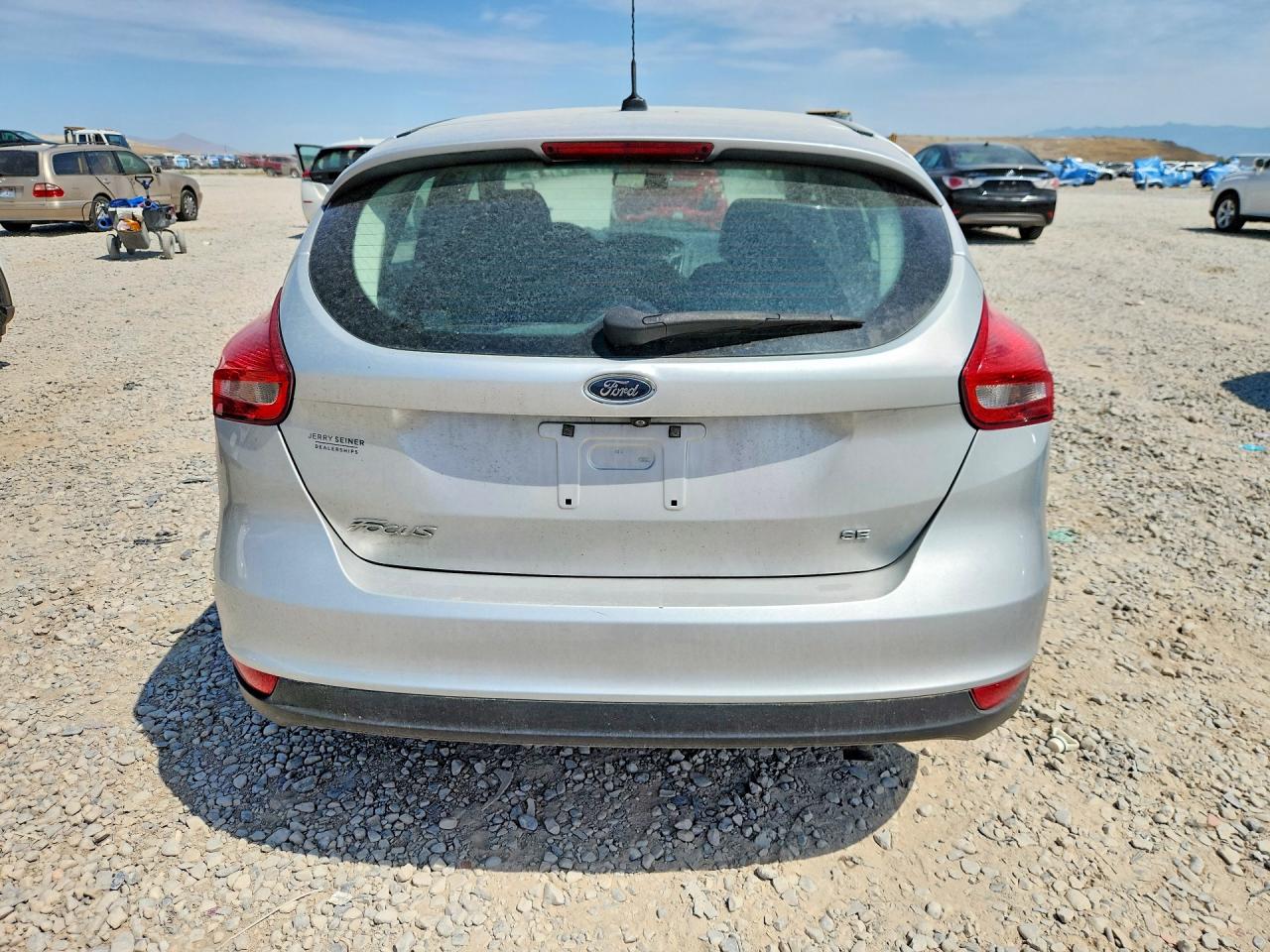 2015 Ford Focus Se Silver vin: 1FADP3K25FL326998