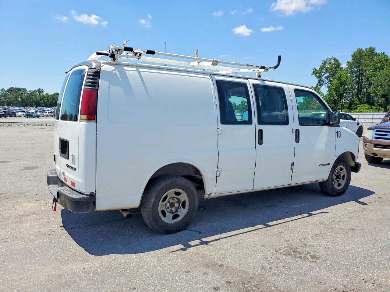 2001 Chevrolet Express G2500 White vin: 1GCFG25WX11140230