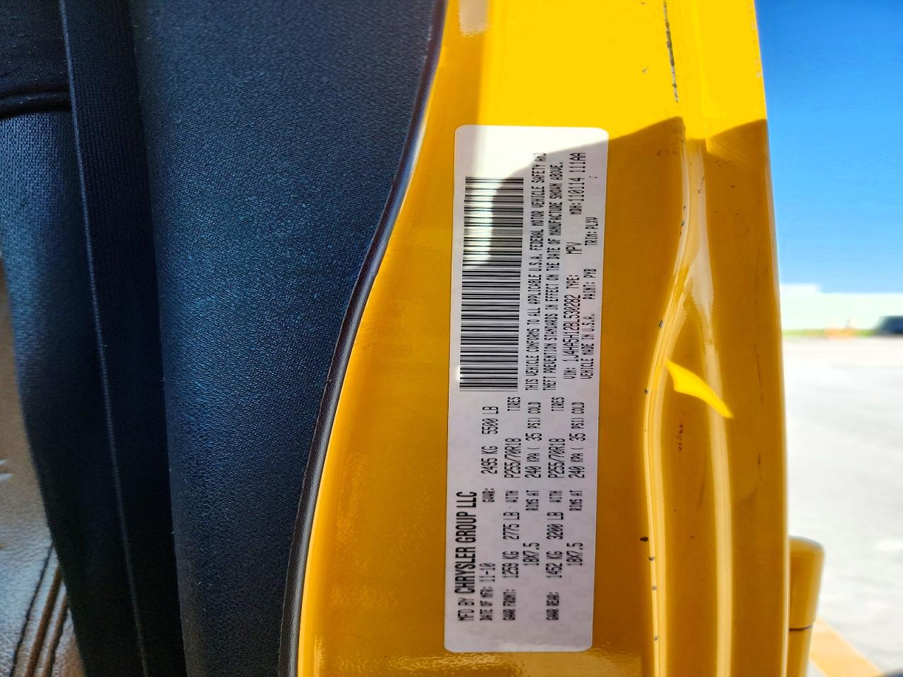 2011 Jeep Wrangler Unlimited Sahara Yellow vin: 1J4HA5H12BL530282