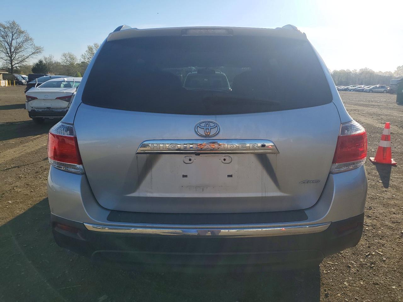 2013 Toyota Highlander Plus Серебряный vin: 5TDBK3EH6DS190554