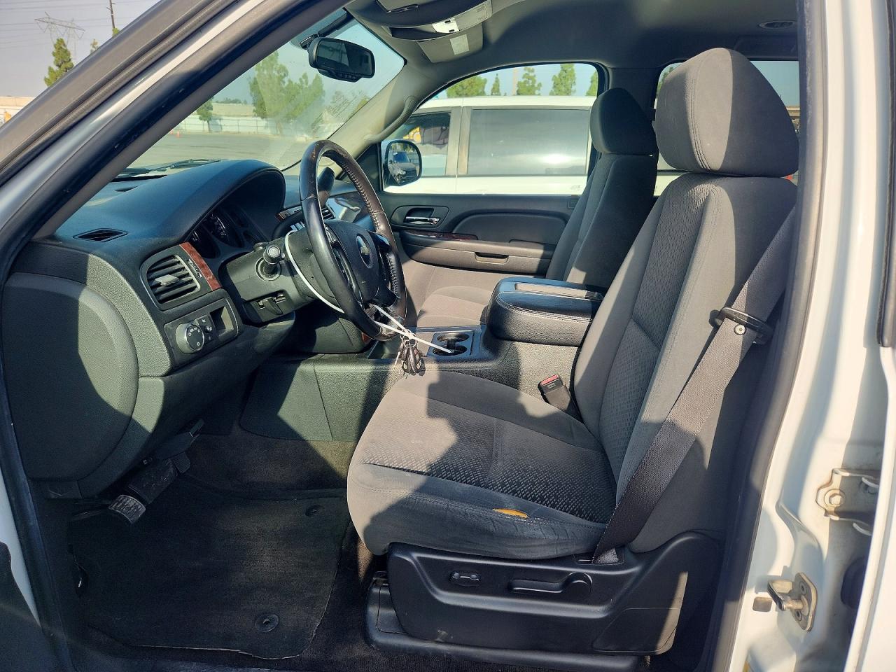 2007 Chevrolet Suburban C1500 White vin: 3GNFC16067G196649