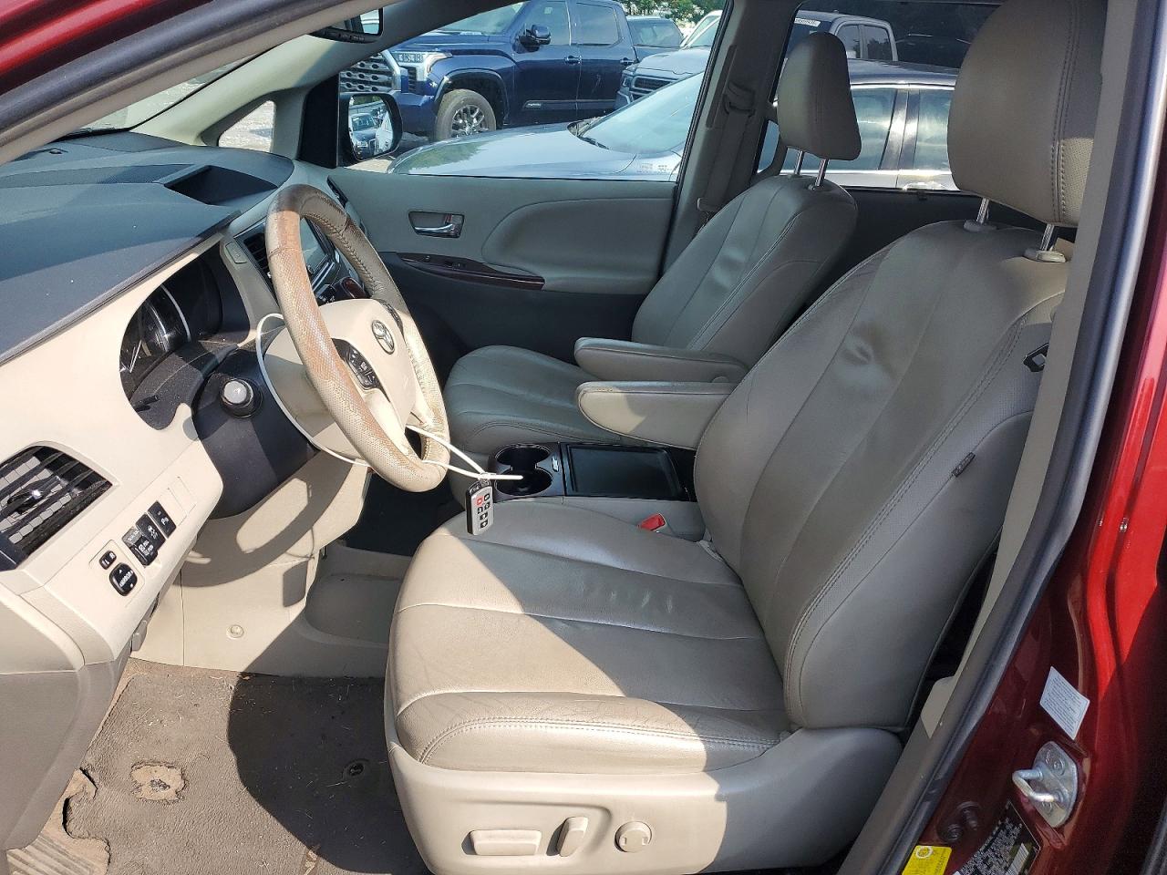 2013 Toyota Sienna Xle 7-passenger Maroon vin: 5TDDK3DC0DS059294