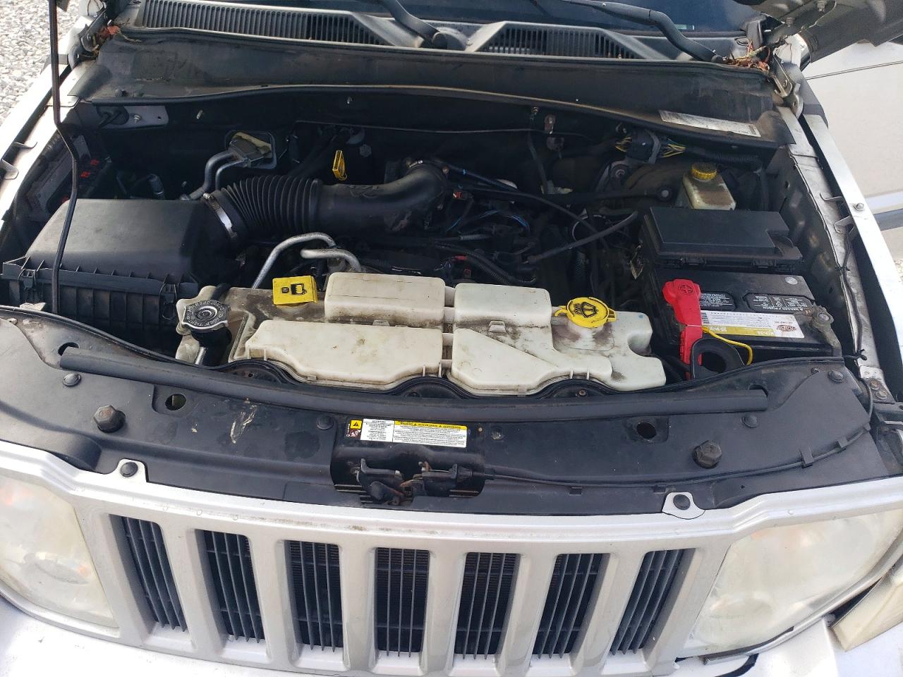 2009 Jeep Liberty Sport Серебряный vin: 1J8GN28K09W505718