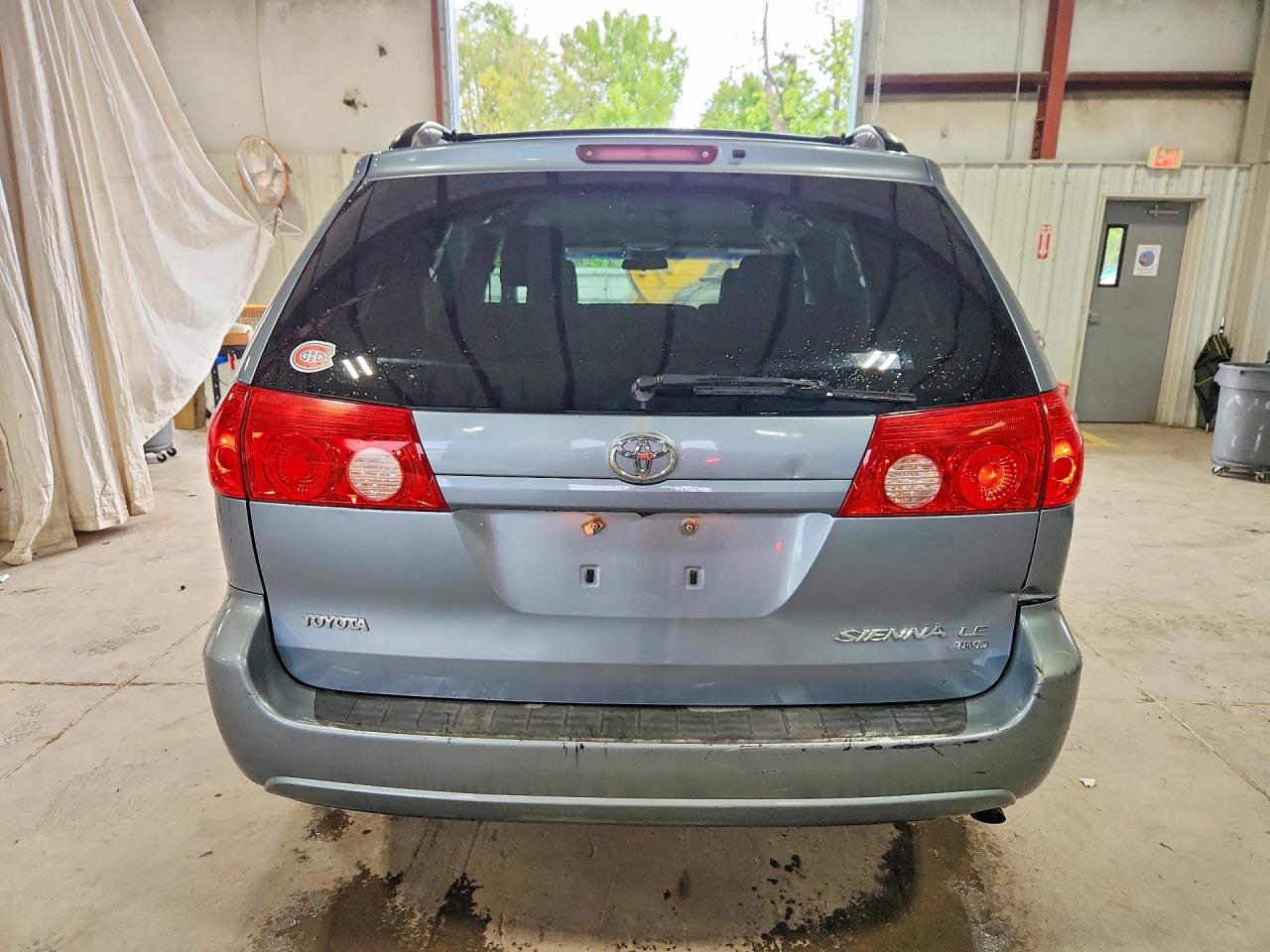 2010 Toyota Sienna Le Blue vin: 5TDJK4CC2AS029087