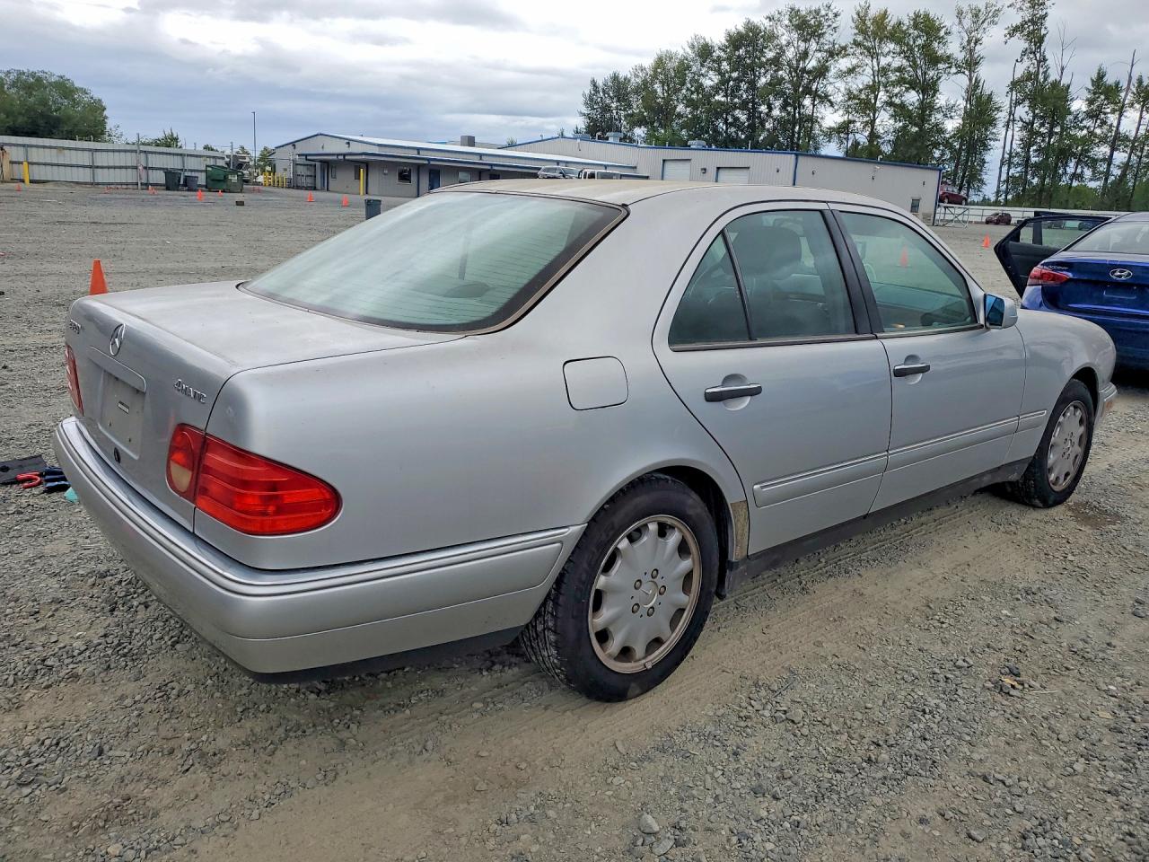 1999 Mercedes-benz E 320 4matic Silver vin: WDBJF82H4XX018540