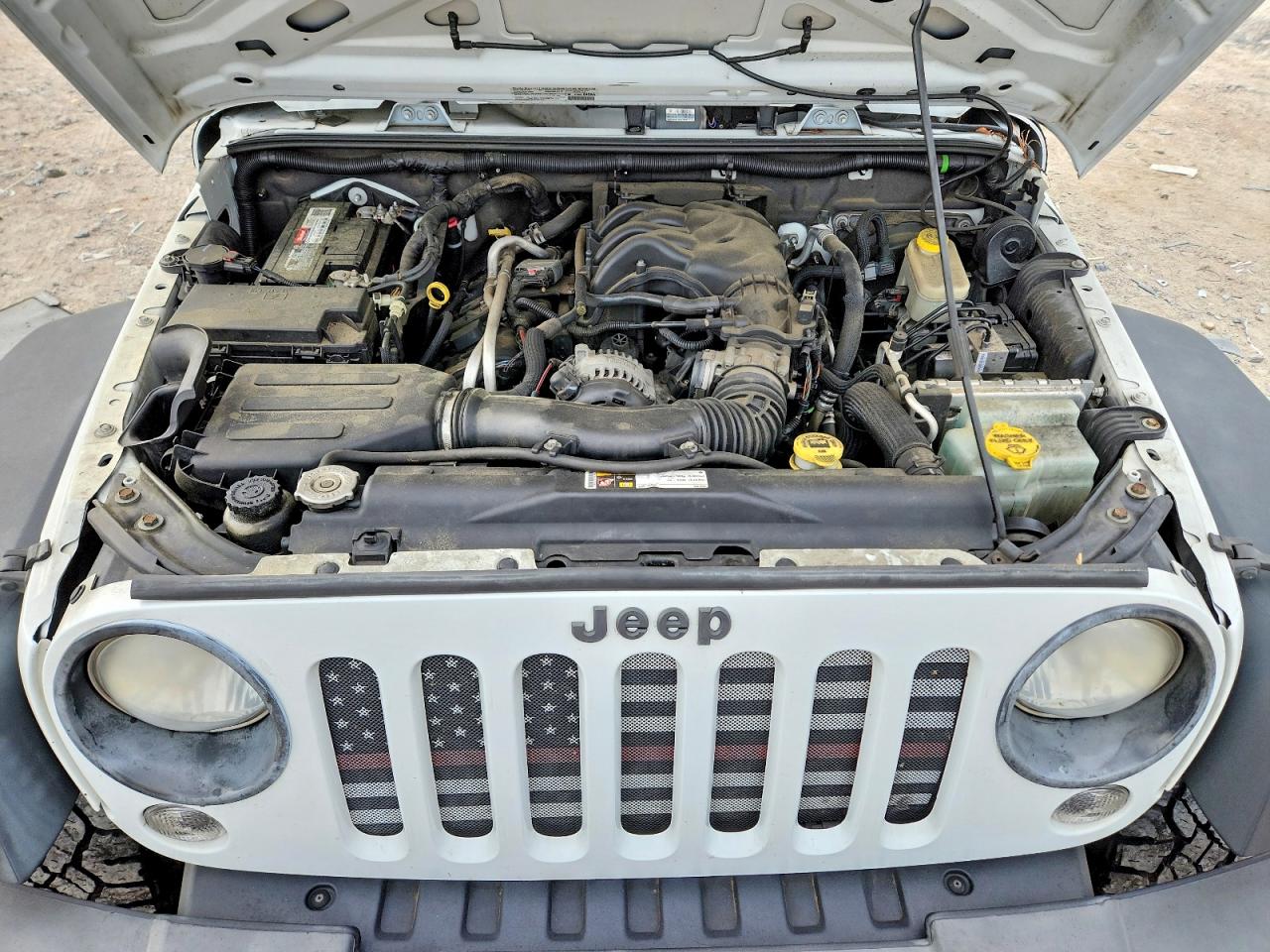2014 Jeep Wrangler Unlimited Sport White vin: 1C4BJWDG3EL244019