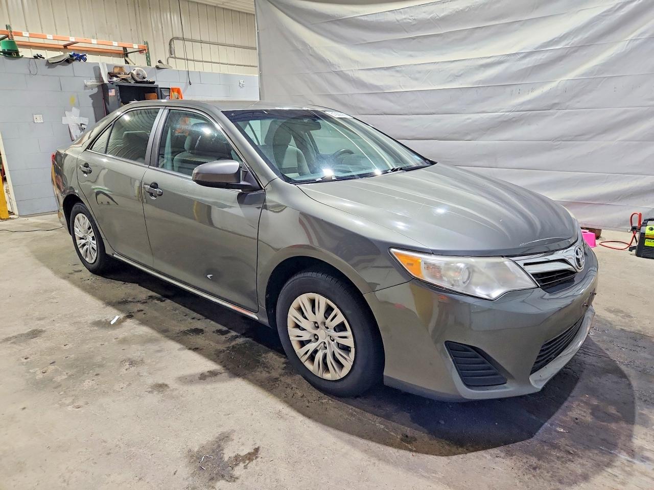 2012 Toyota Camry Le Green vin: 4T4BF1FK7CR177813