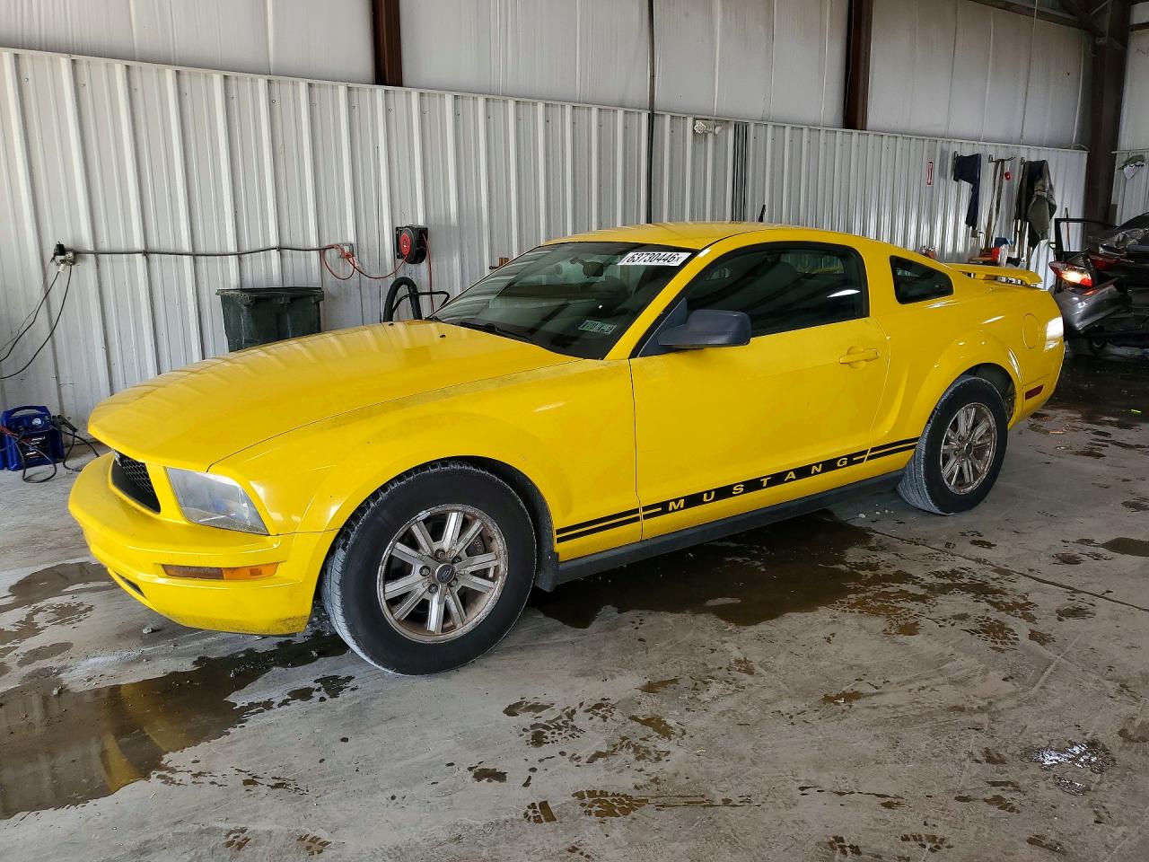 2006 Ford Mustang Желтый vin: 1ZVFT80N065115900