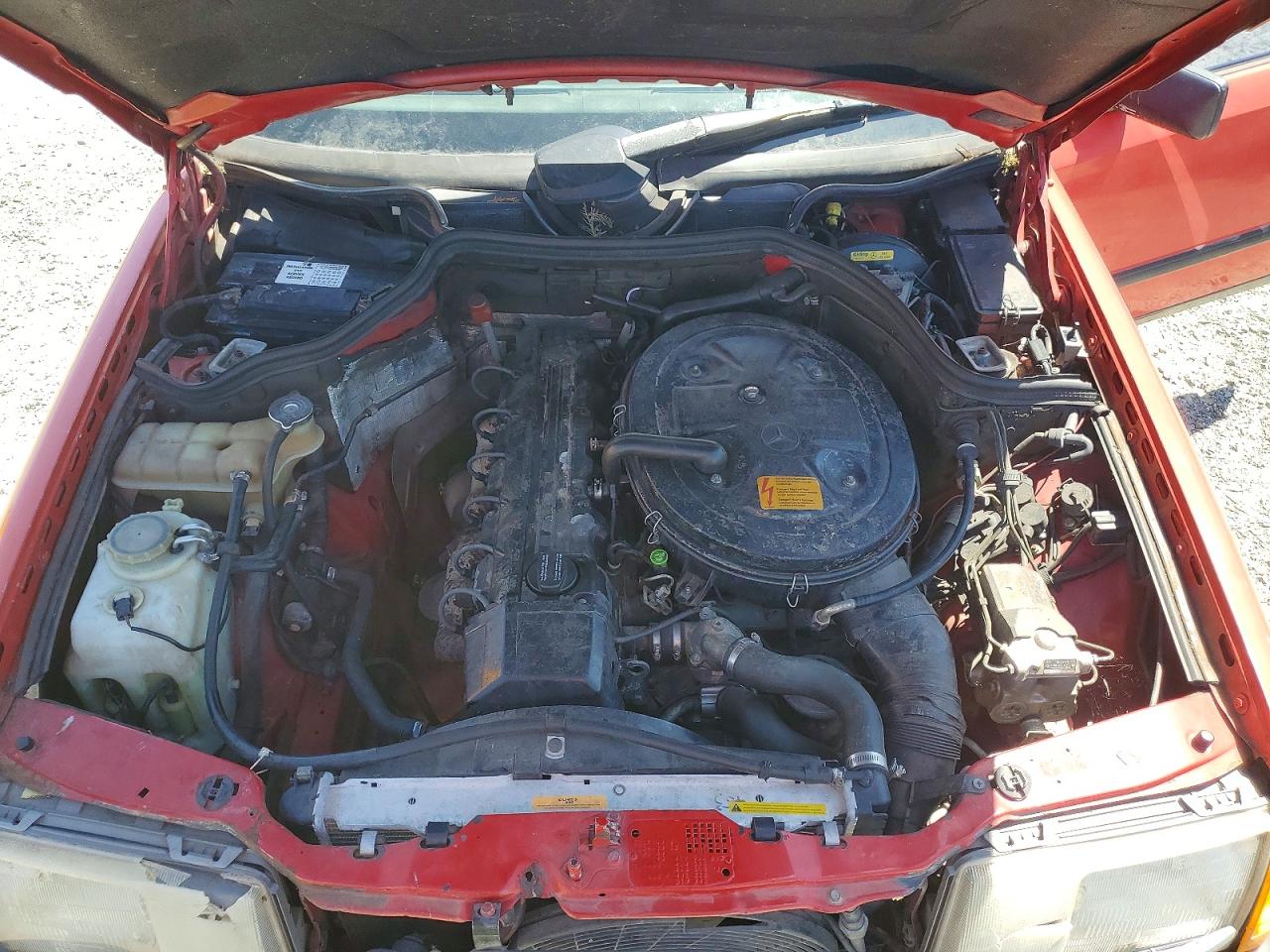 1989 Mercedes-benz 300 E Красный vin: WDBEA30D6KA886795