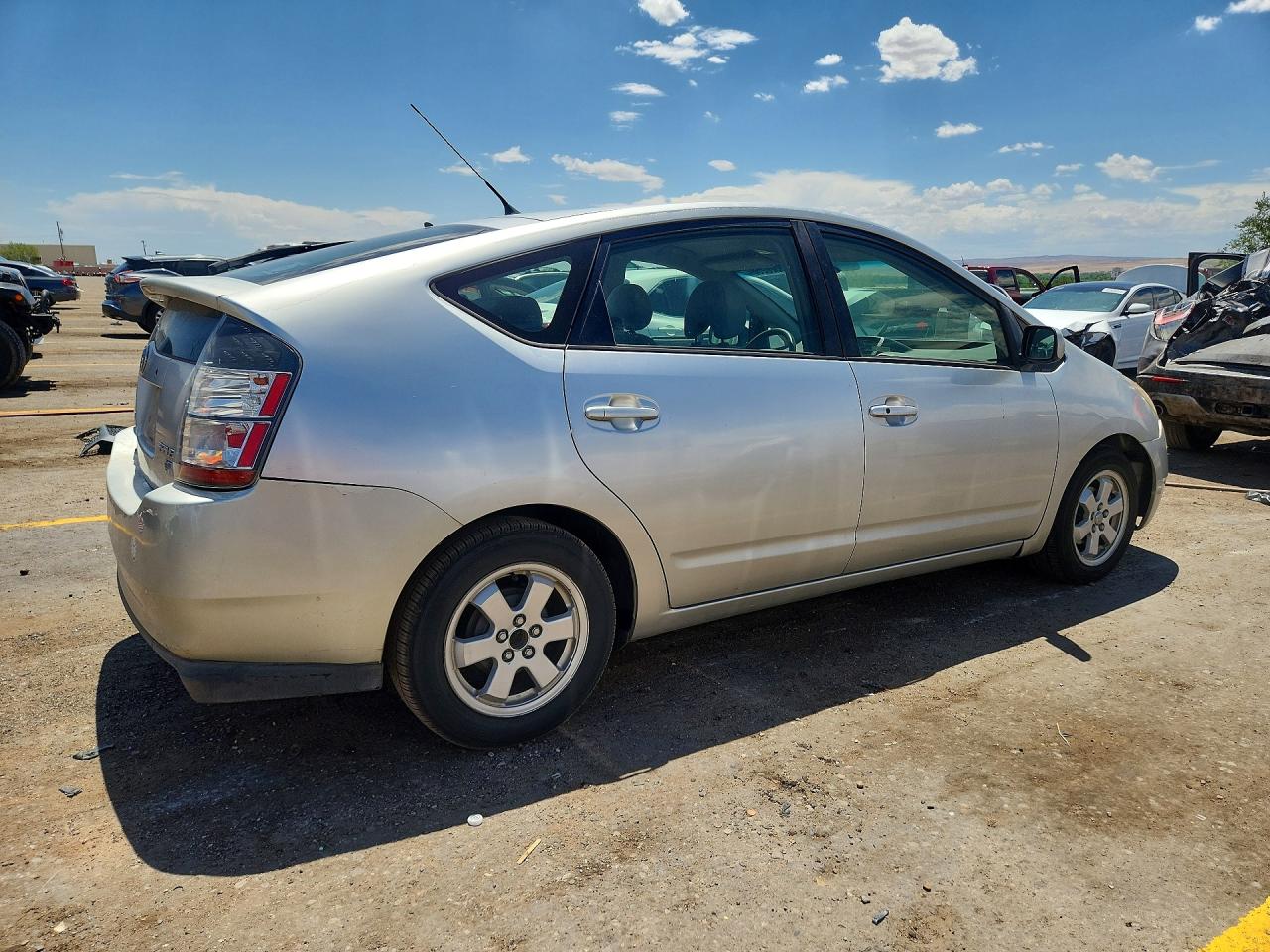 2004 Toyota Prius Base Silver vin: JTDKB20U840084205