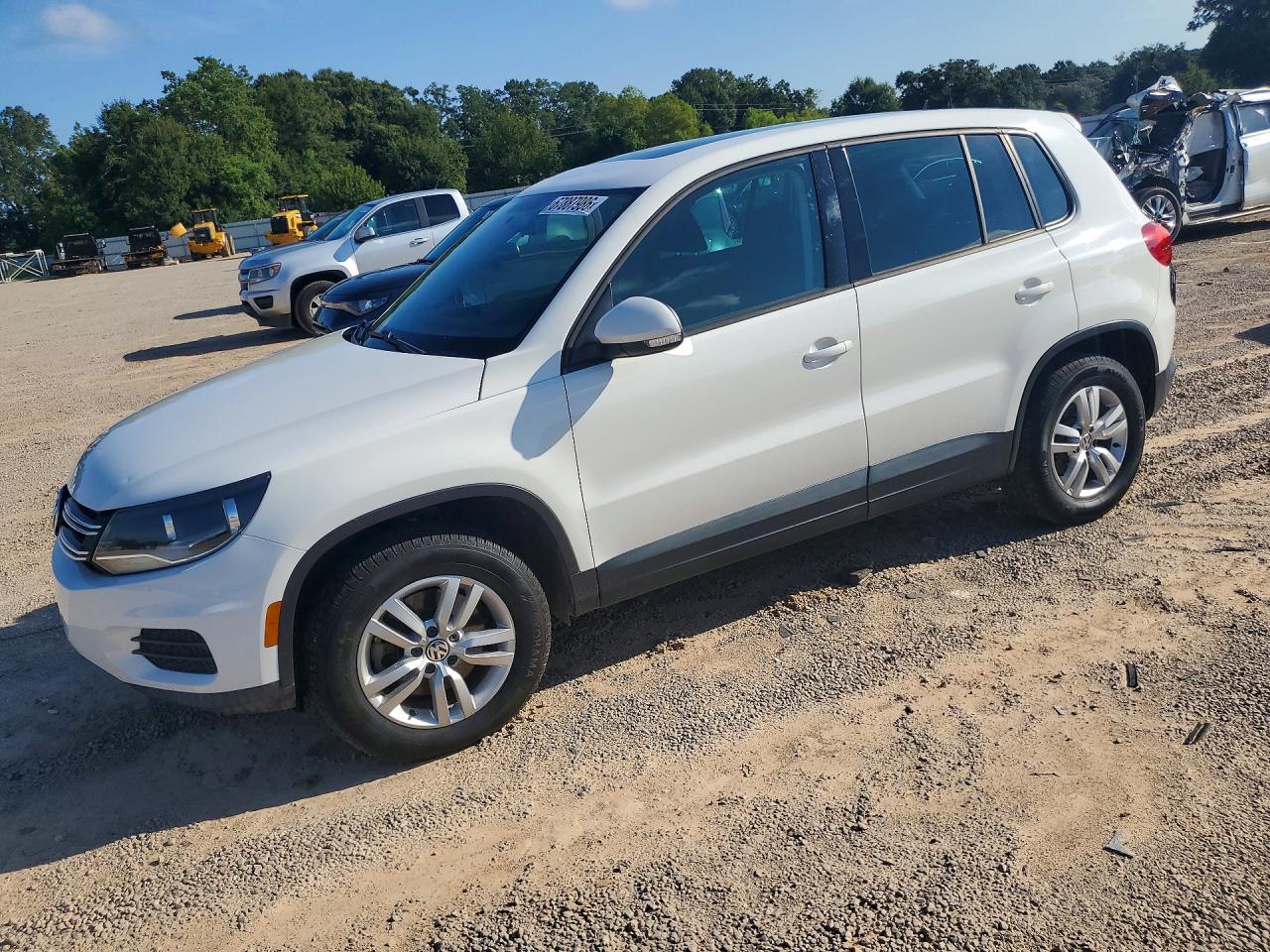 2013 Volkswagen Tiguan S White vin: WVGAV3AXXDW566460