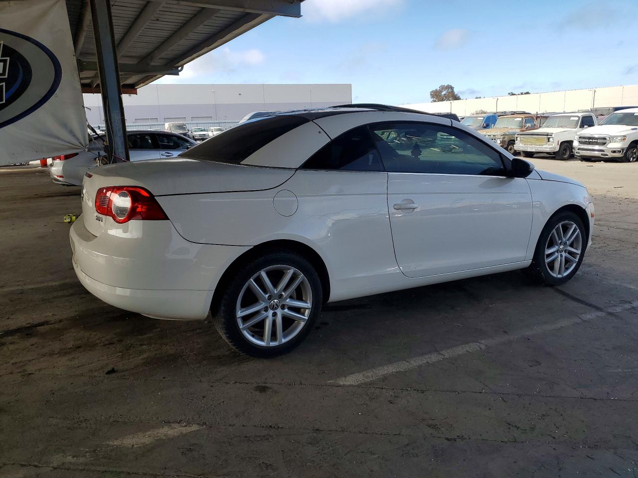 2009 Volkswagen Eos Lux White vin: WVWFA71F99V015423